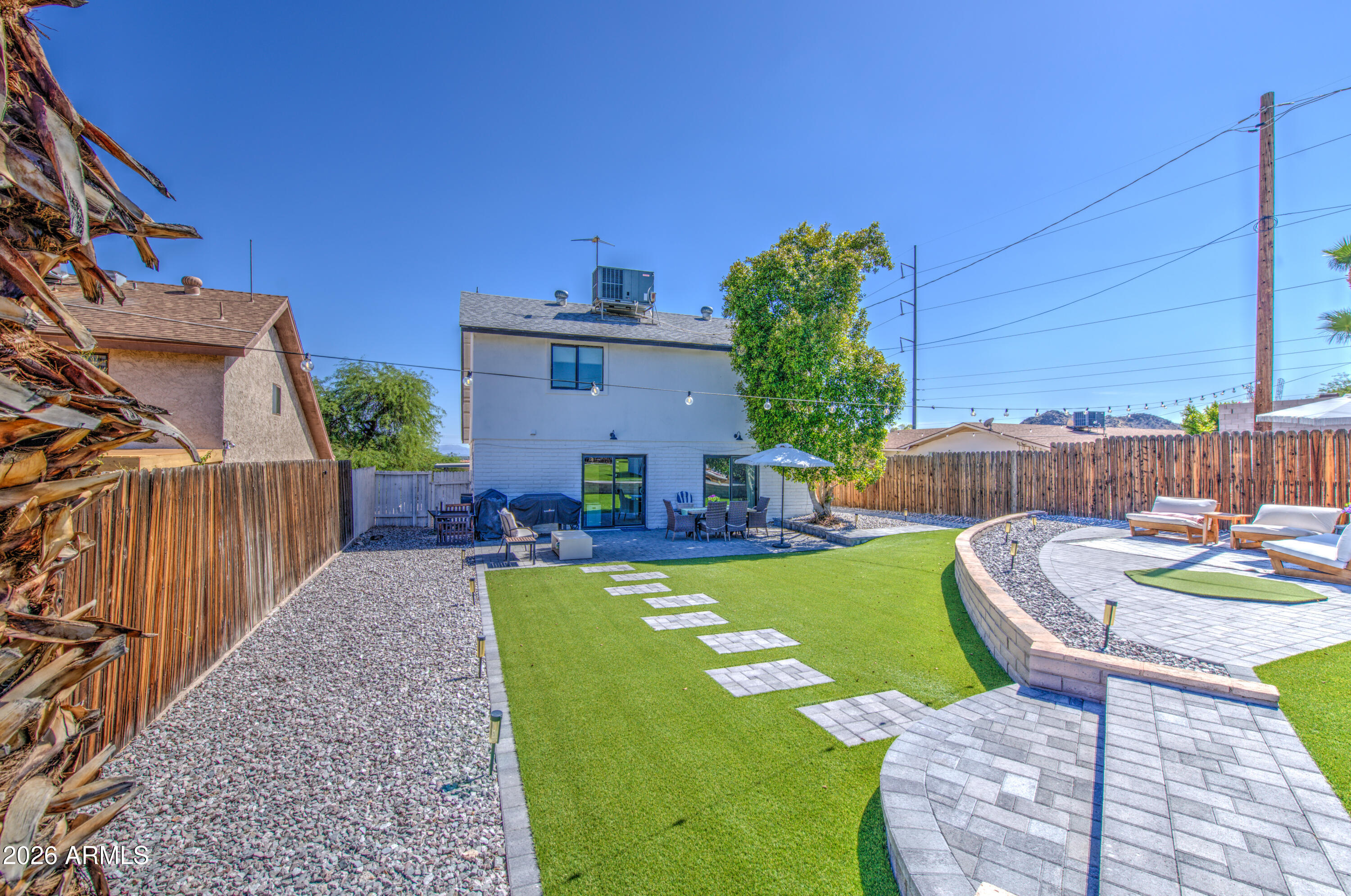 1214 E DESERT COVE Avenue