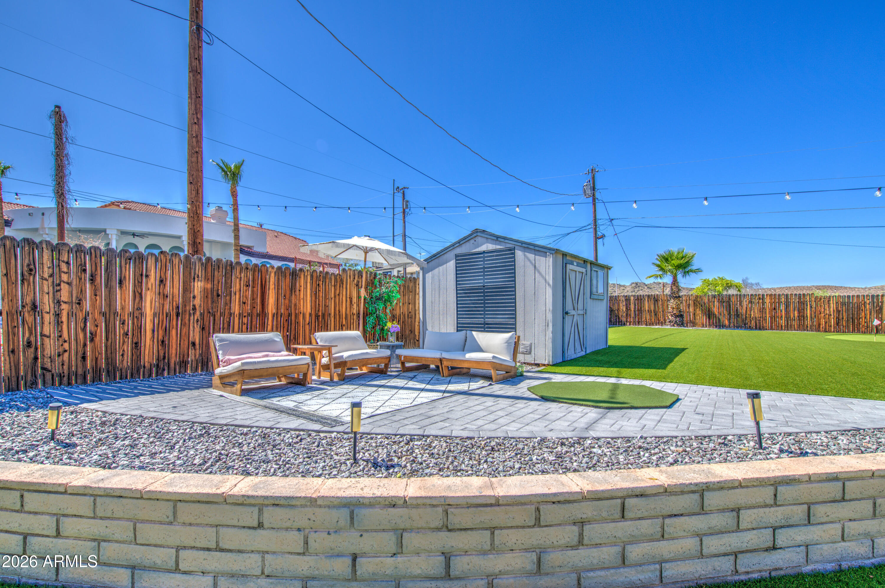 1214 E DESERT COVE Avenue