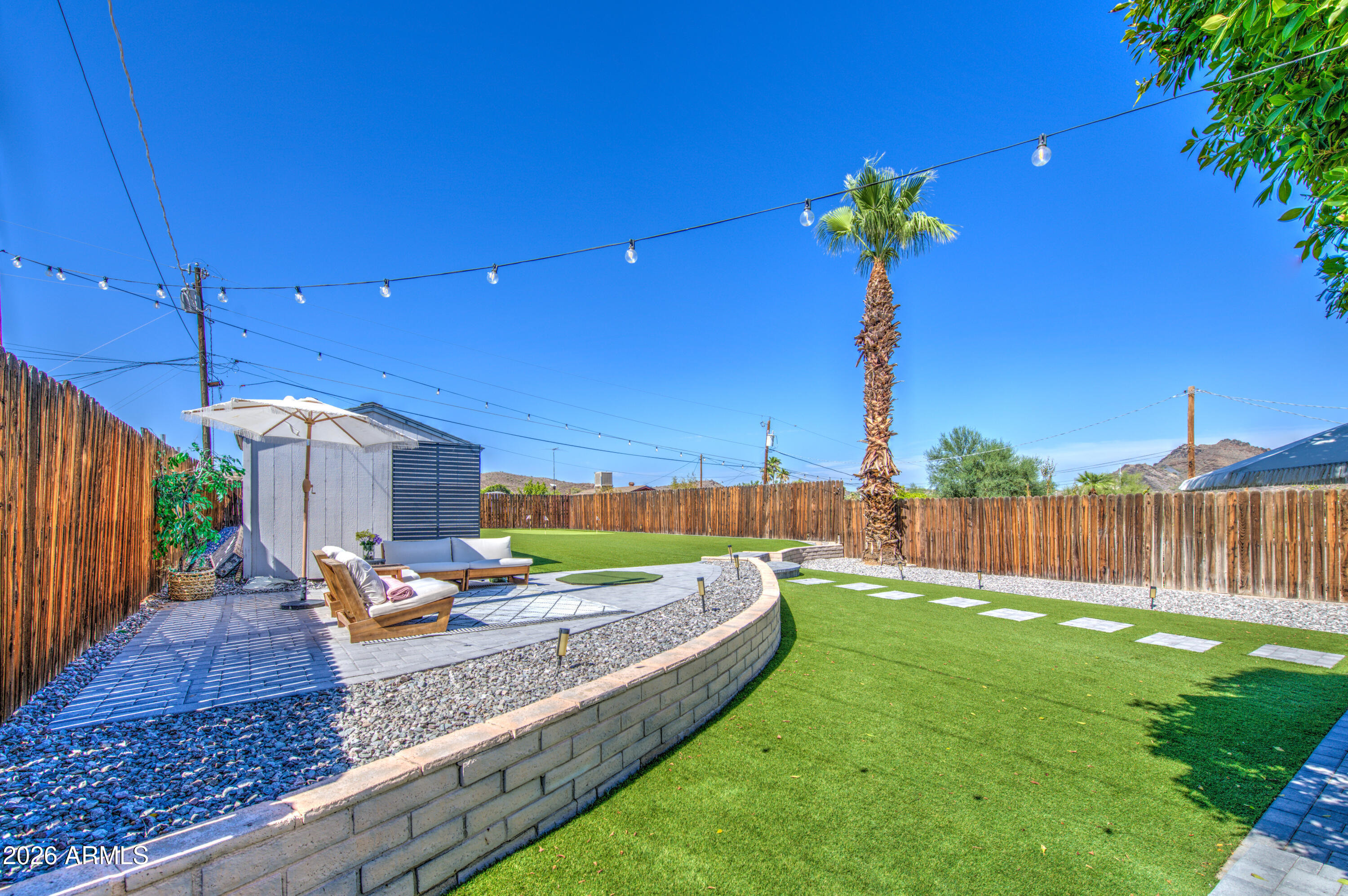 1214 E DESERT COVE Avenue