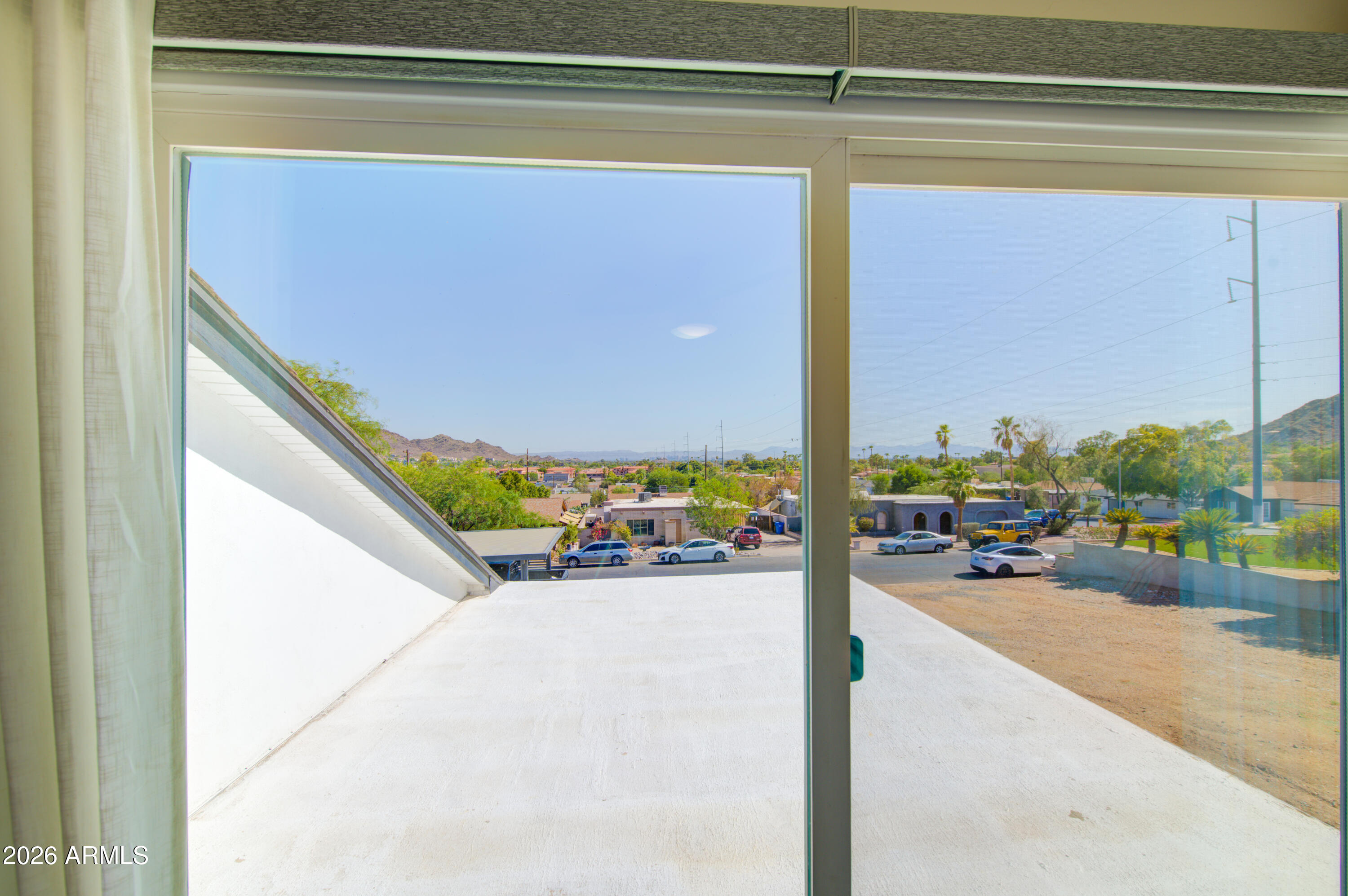1214 E DESERT COVE Avenue