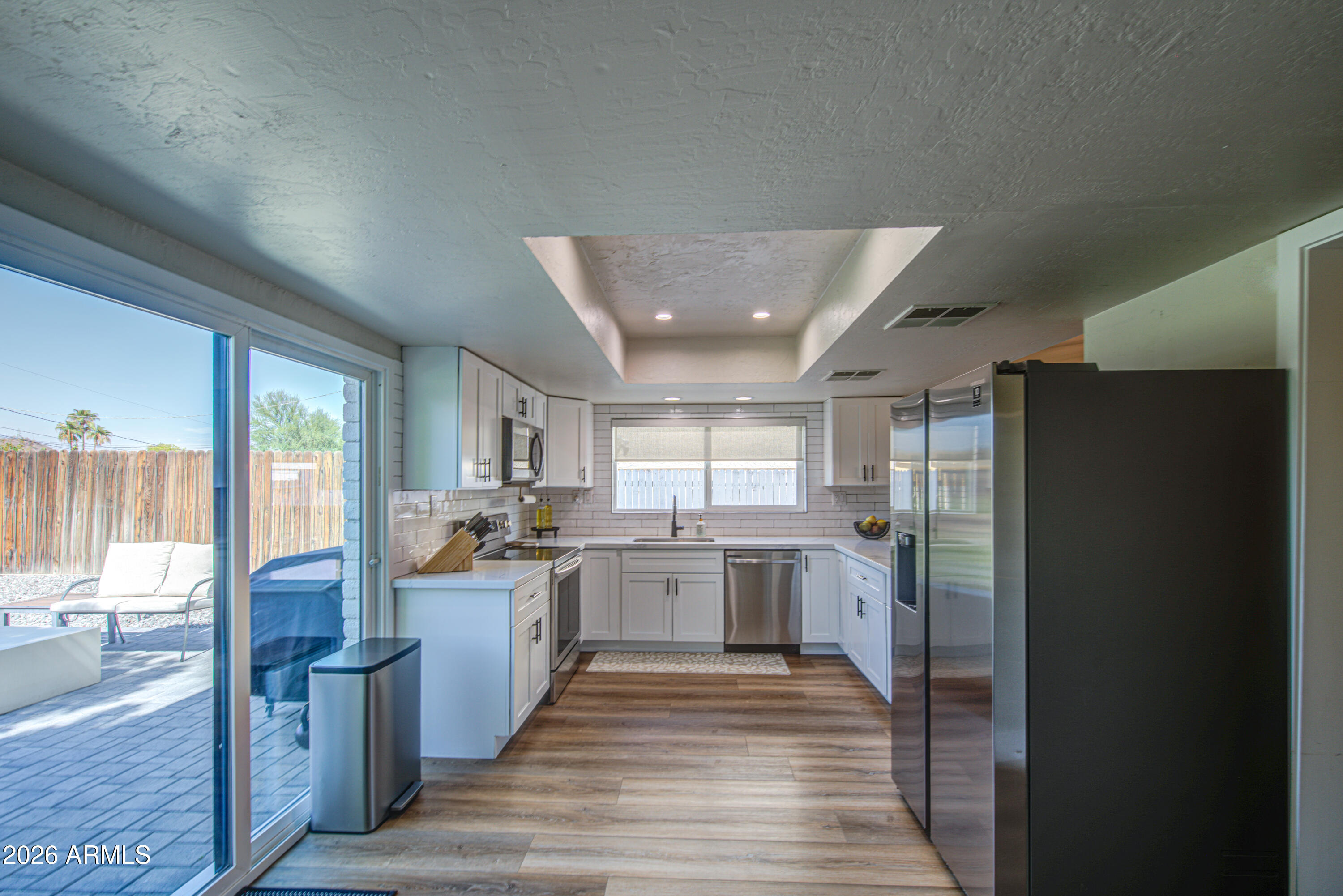 1214 E DESERT COVE Avenue