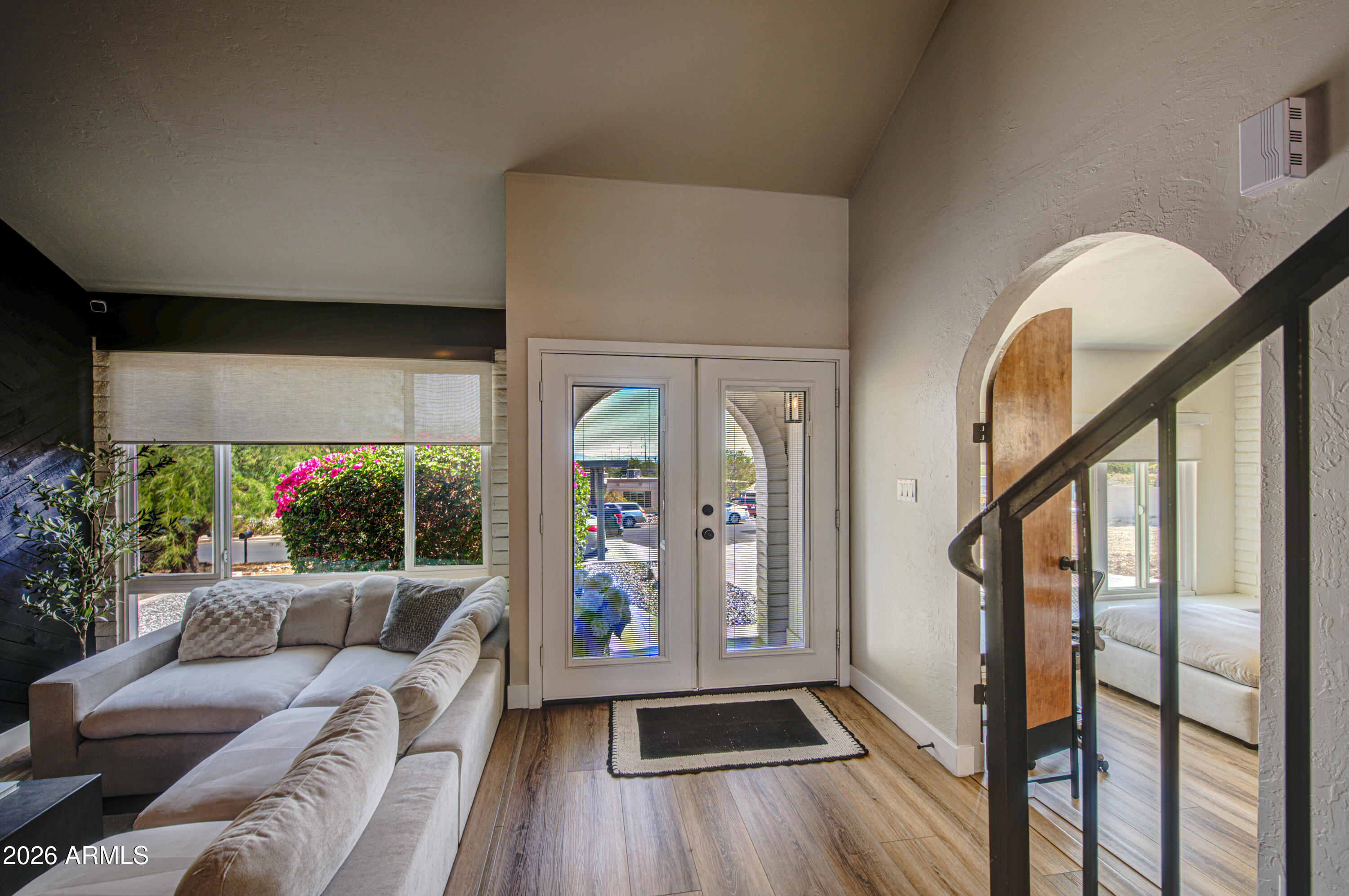 1214 E DESERT COVE Avenue