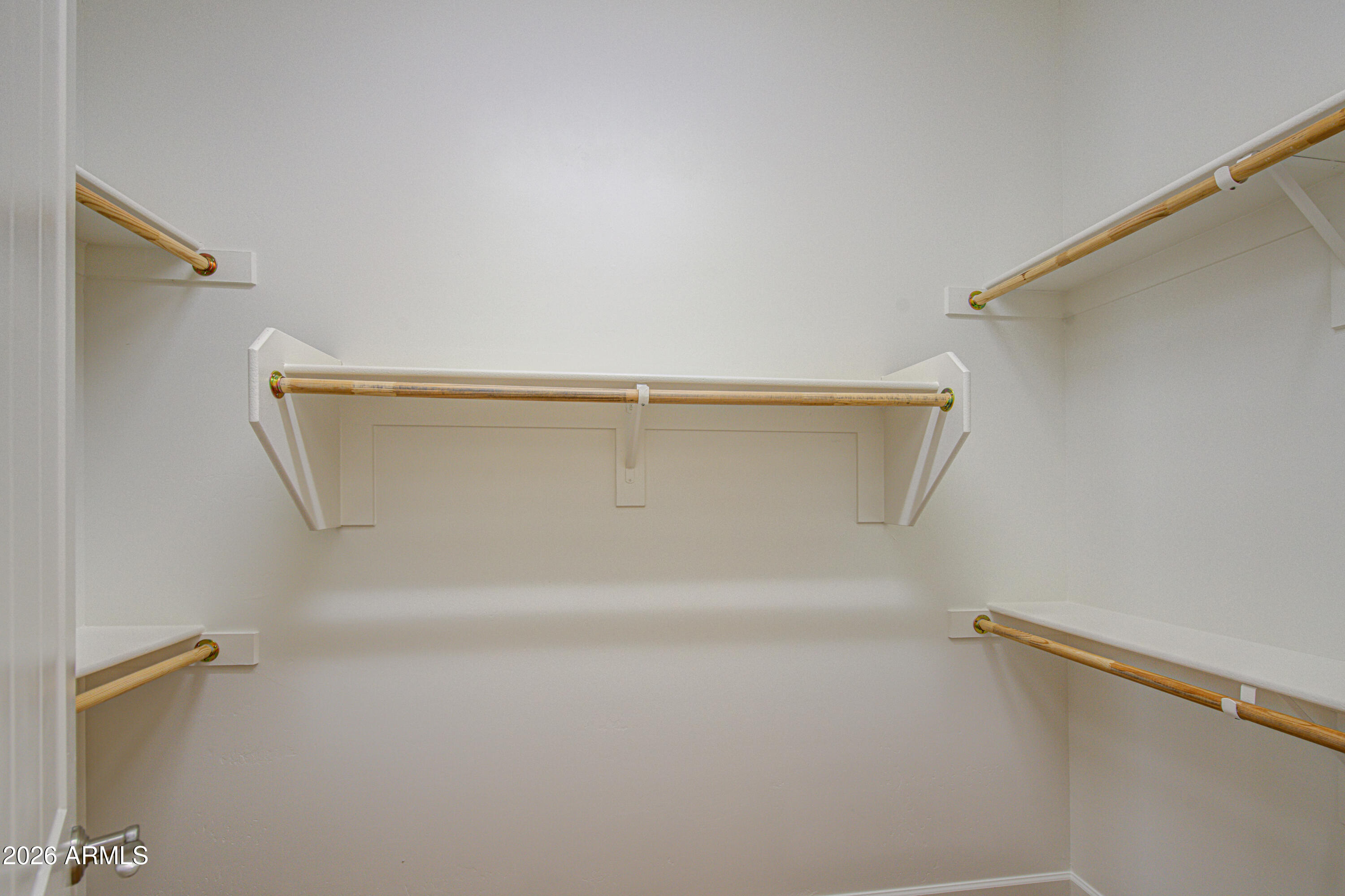 813 W CLAREMONT Street