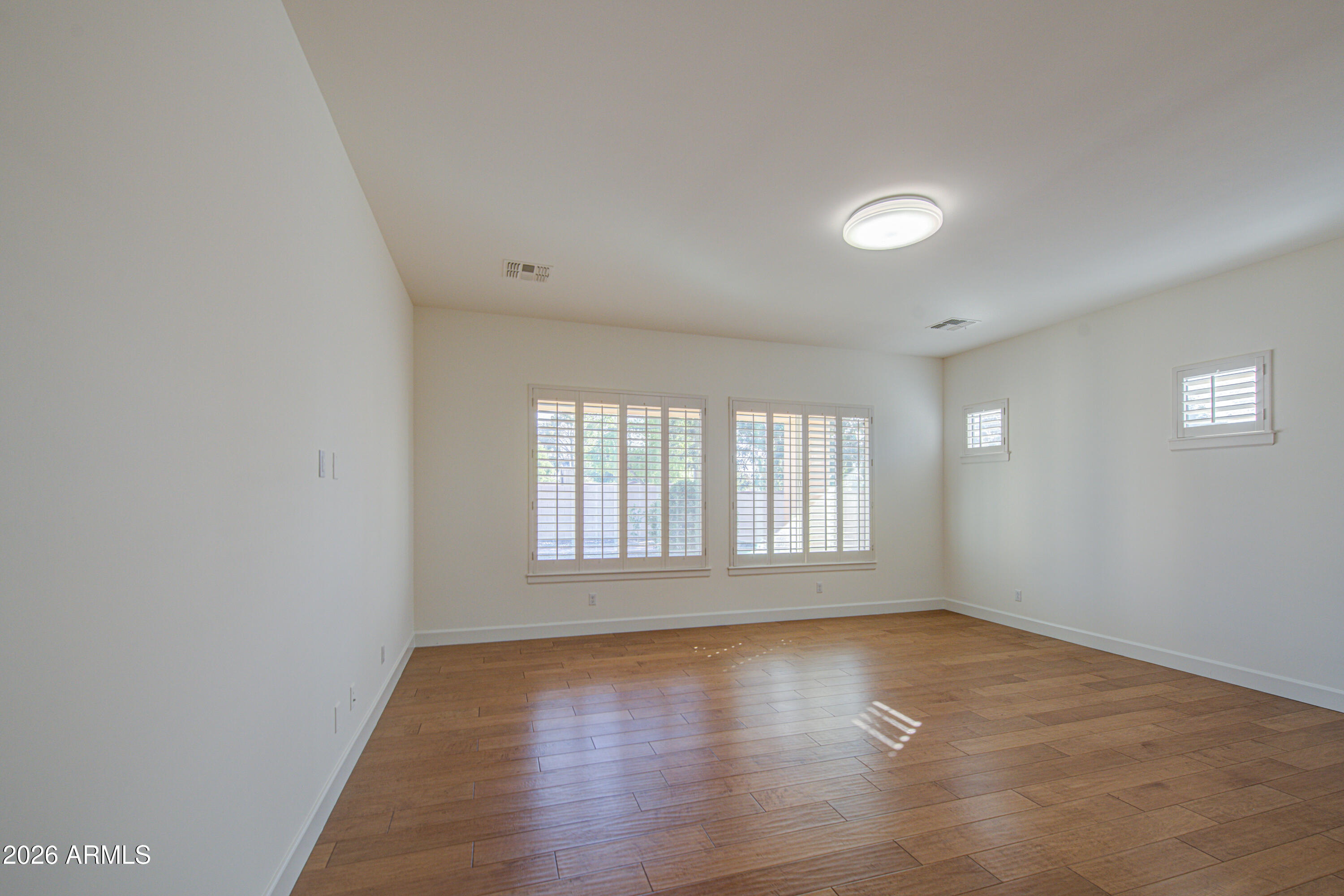 813 W CLAREMONT Street