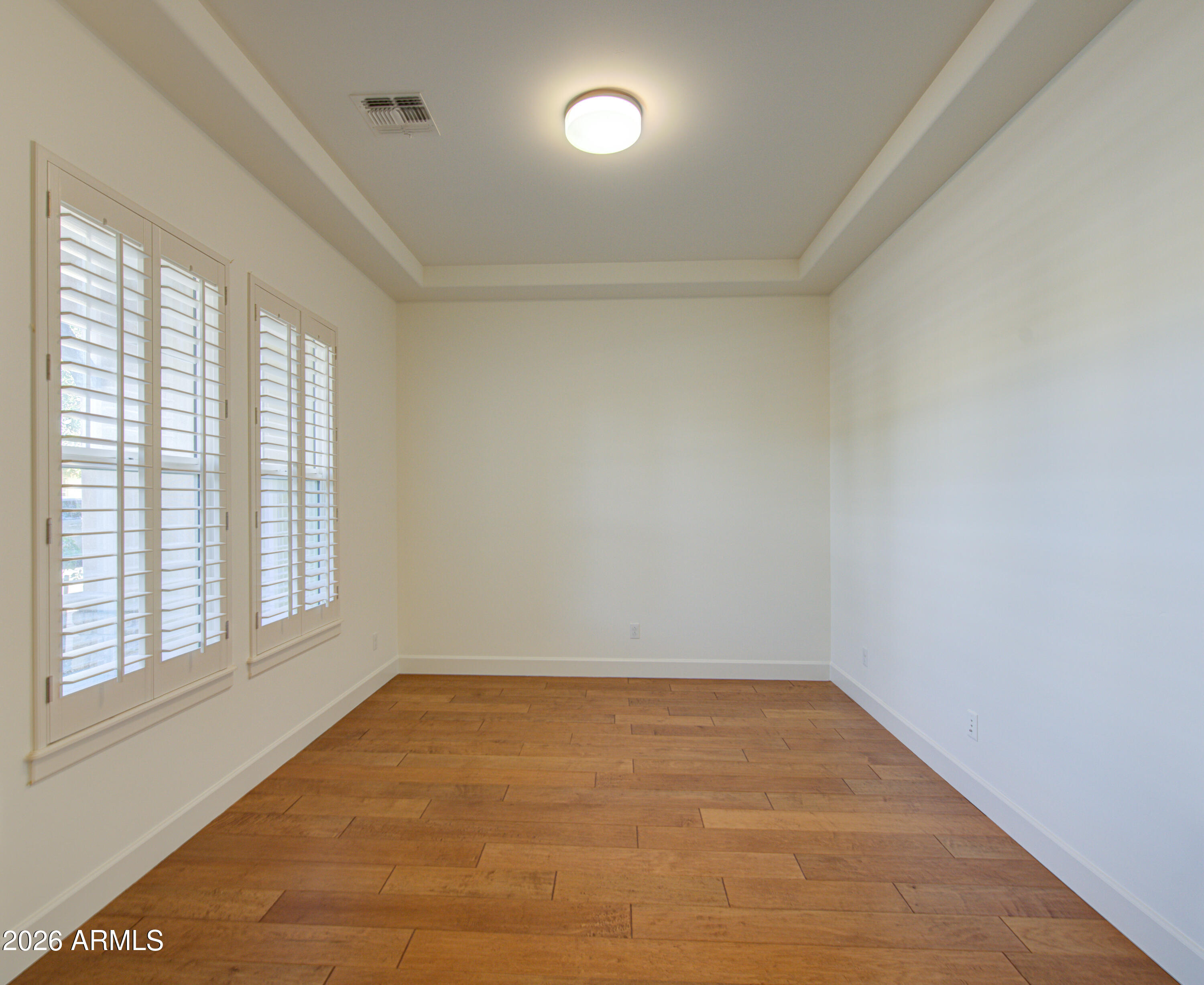 813 W CLAREMONT Street