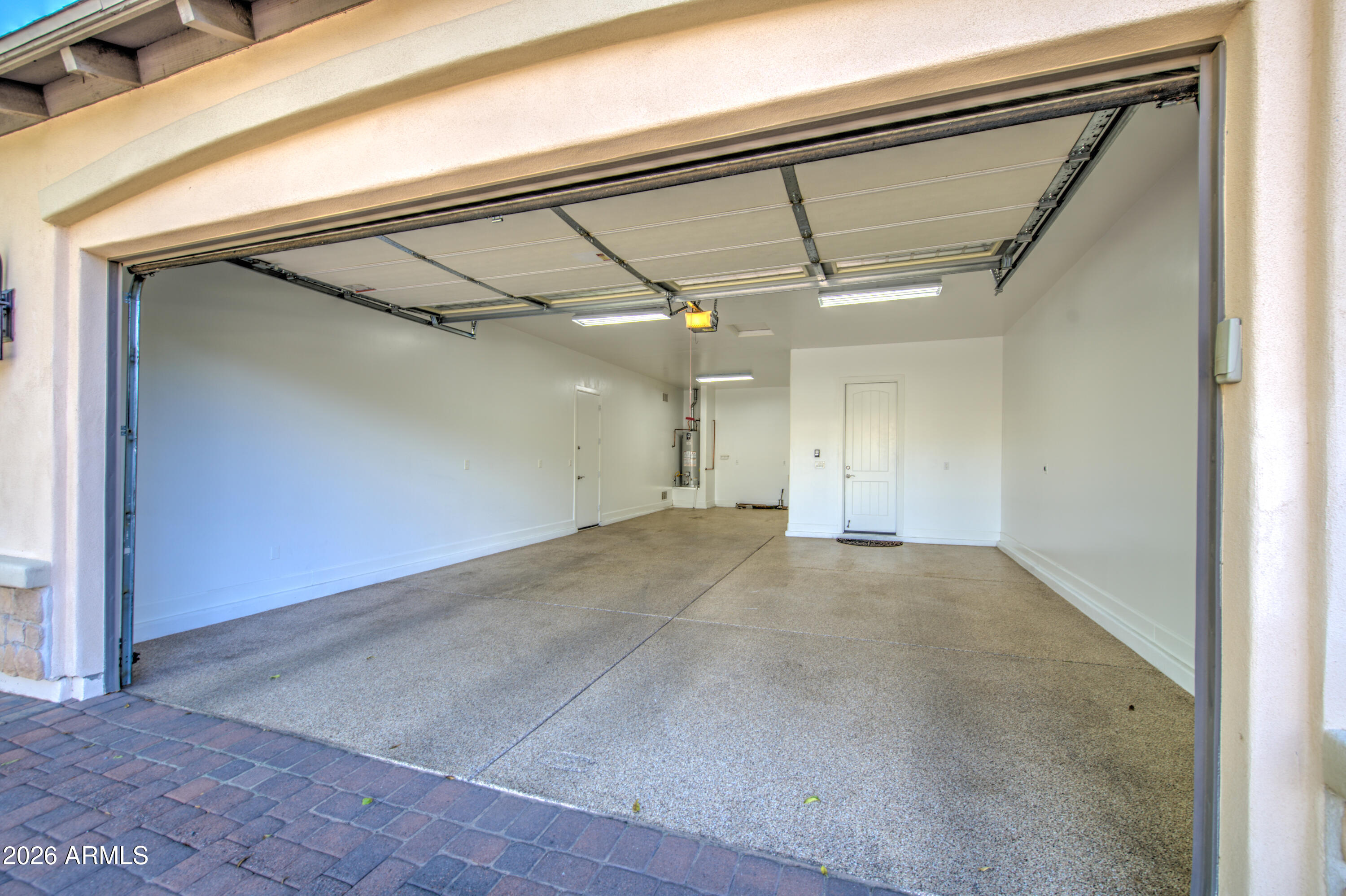 813 W CLAREMONT Street