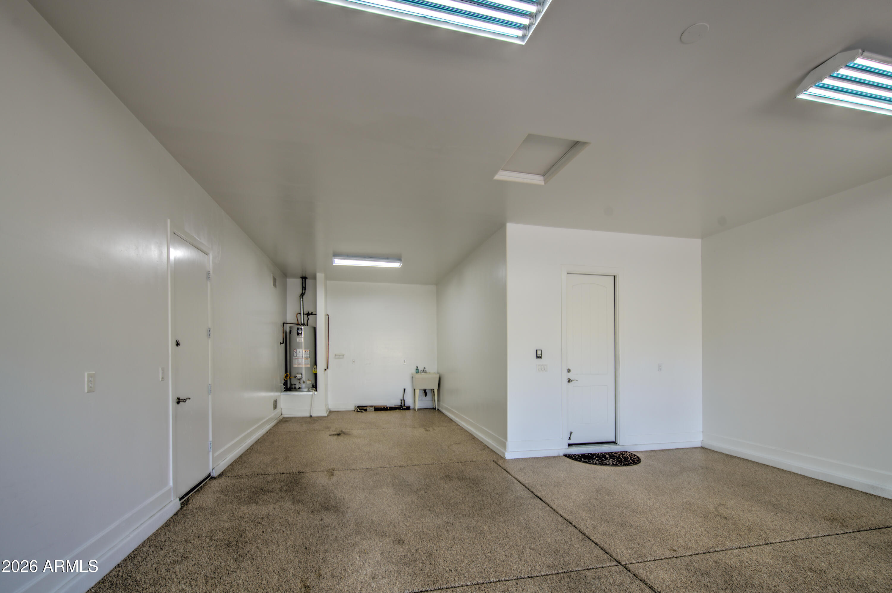 813 W CLAREMONT Street