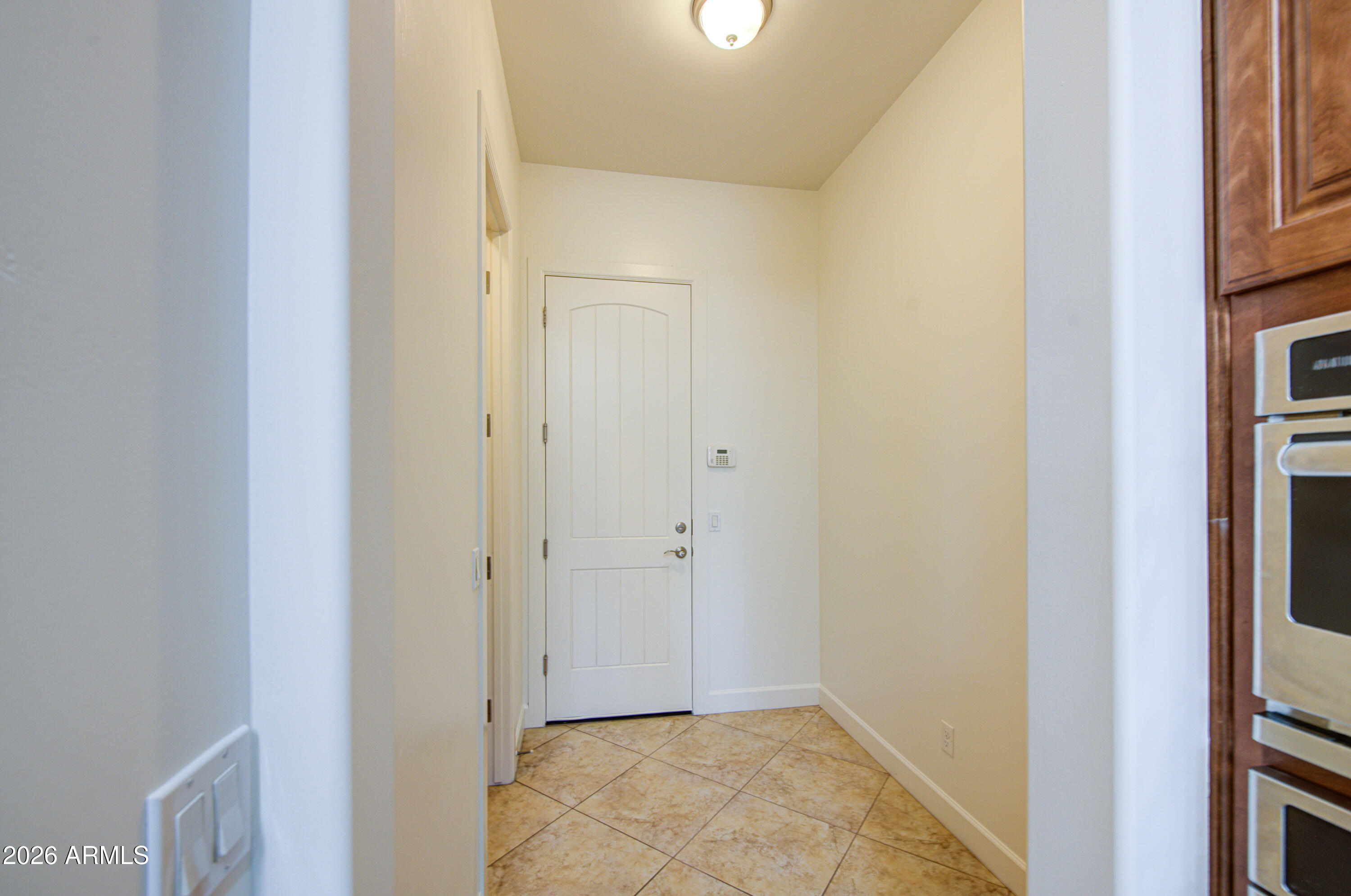 813 W CLAREMONT Street