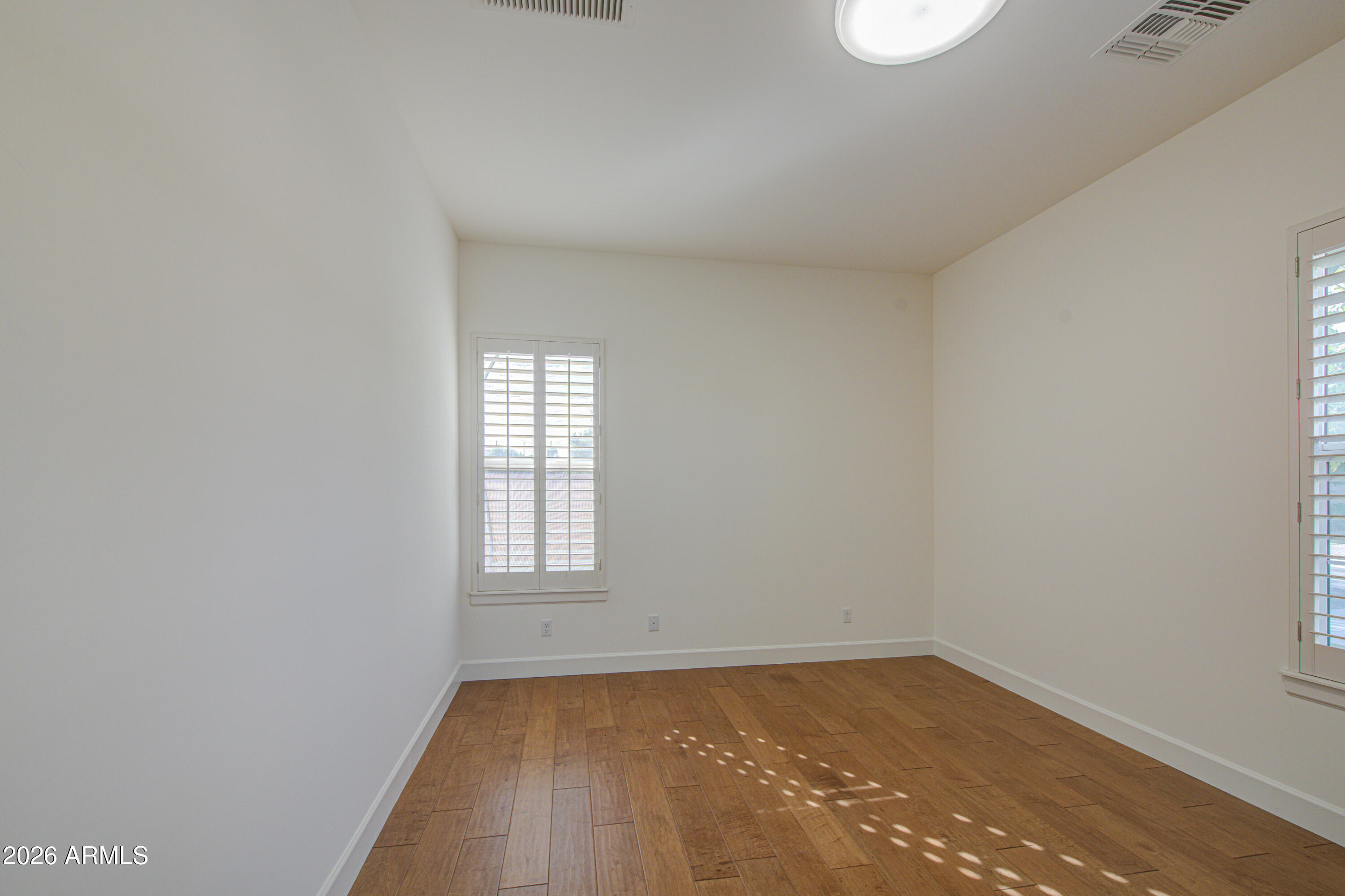 813 W CLAREMONT Street