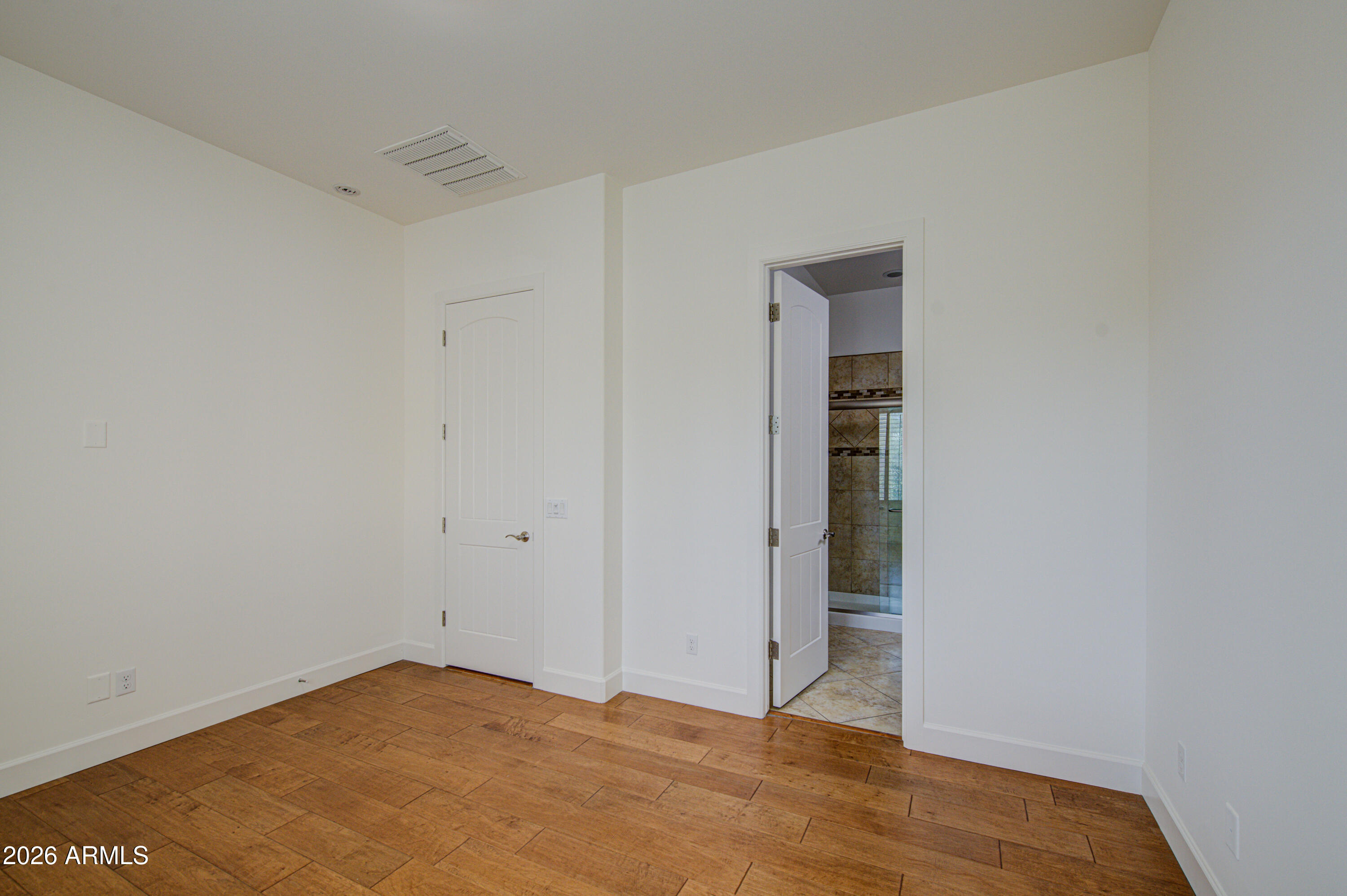 813 W CLAREMONT Street