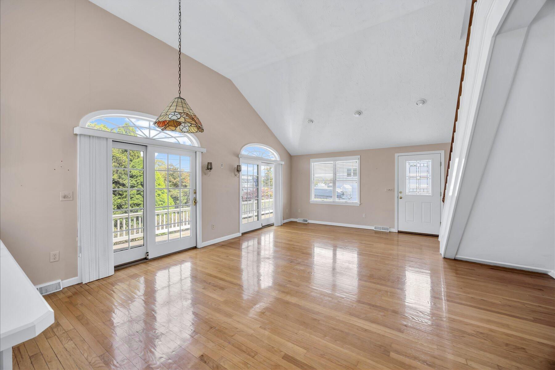 251 Scranton Avenue