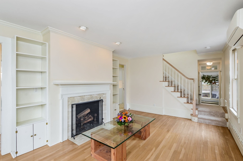 61 Oakwood Ave