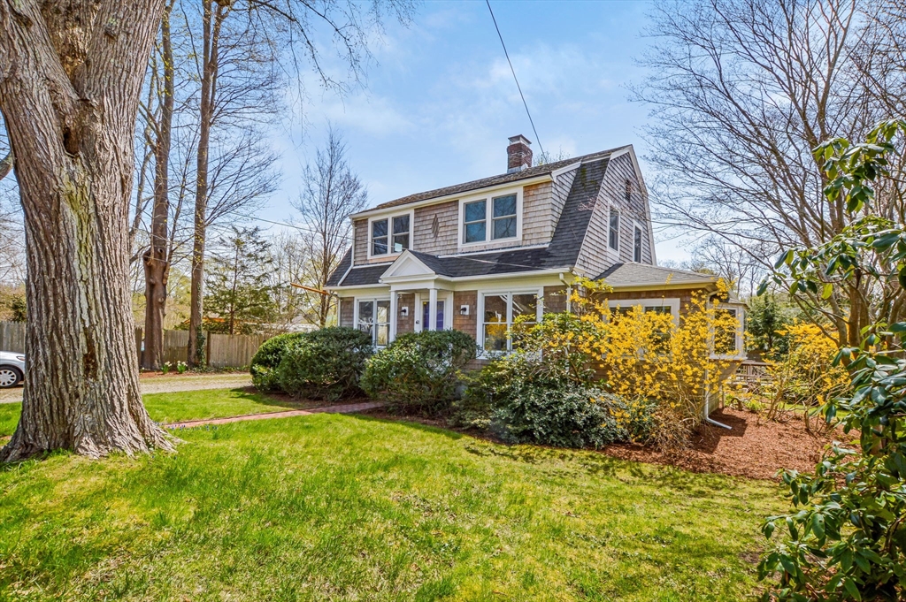 61 Oakwood Ave