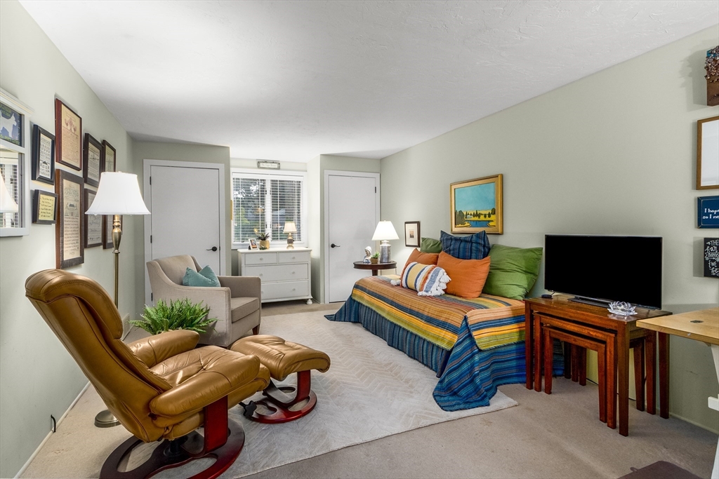 3 Niblick Ln