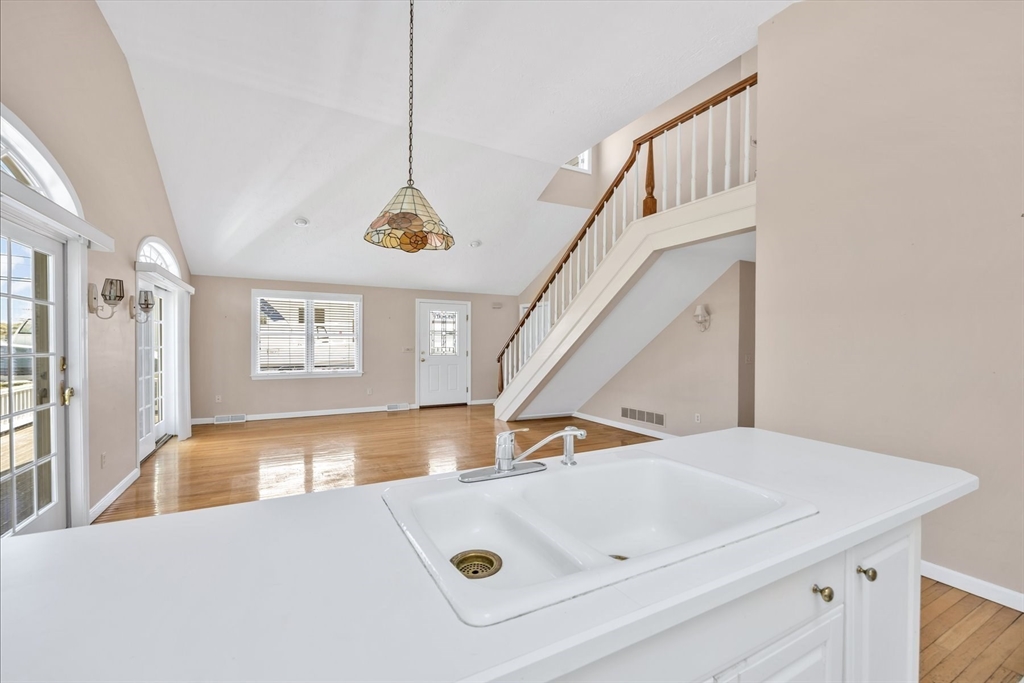 251 Scranton Ave
