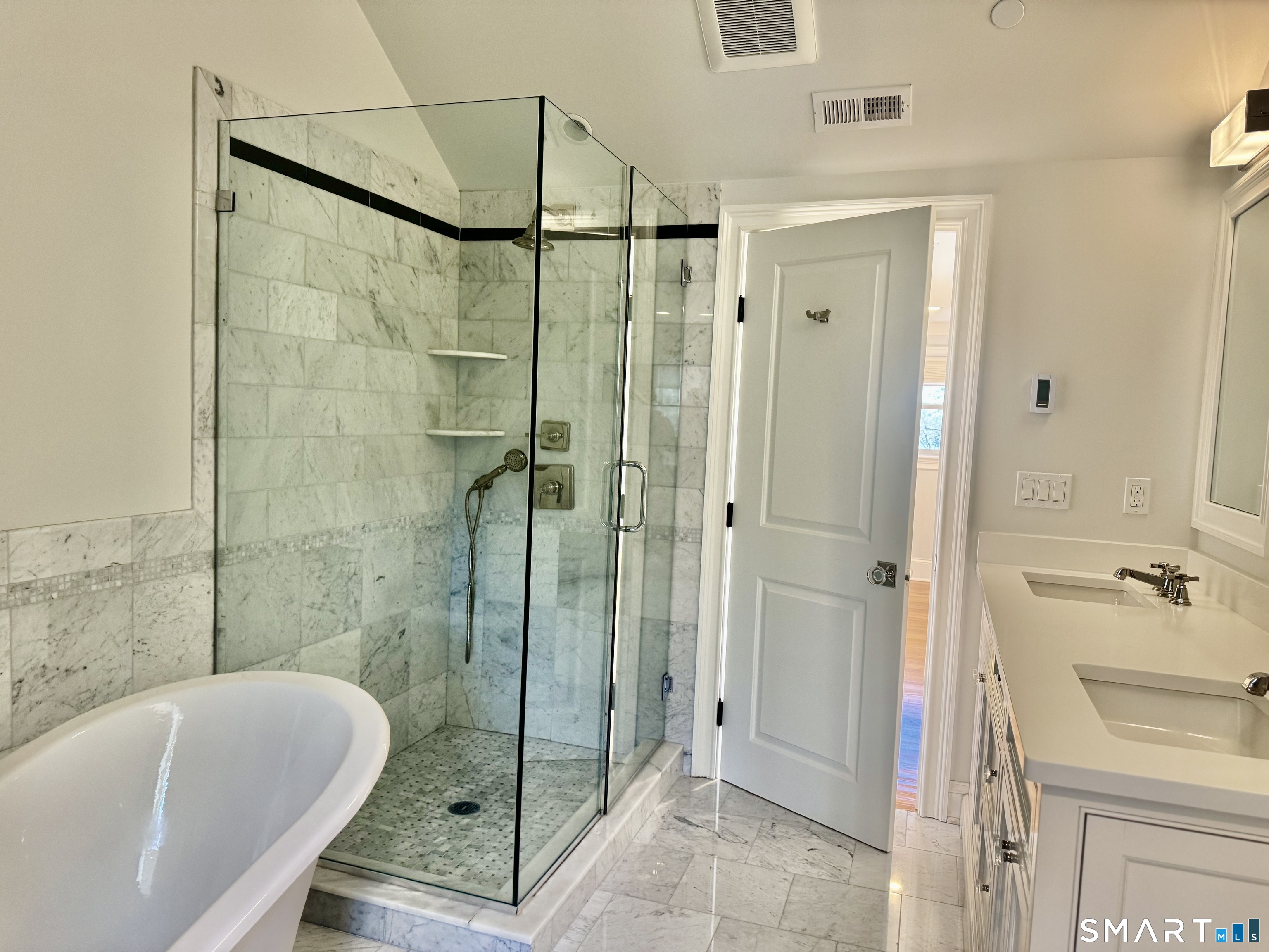 500 Main Street Unit: APT 3