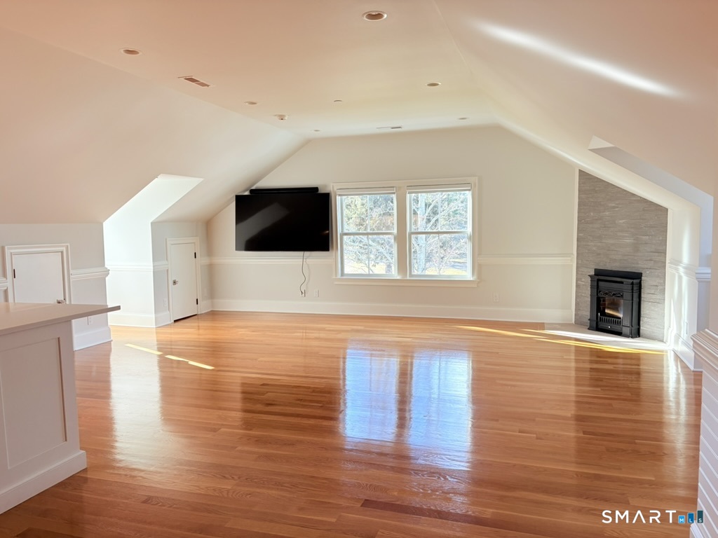 500 Main Street Unit: APT 3