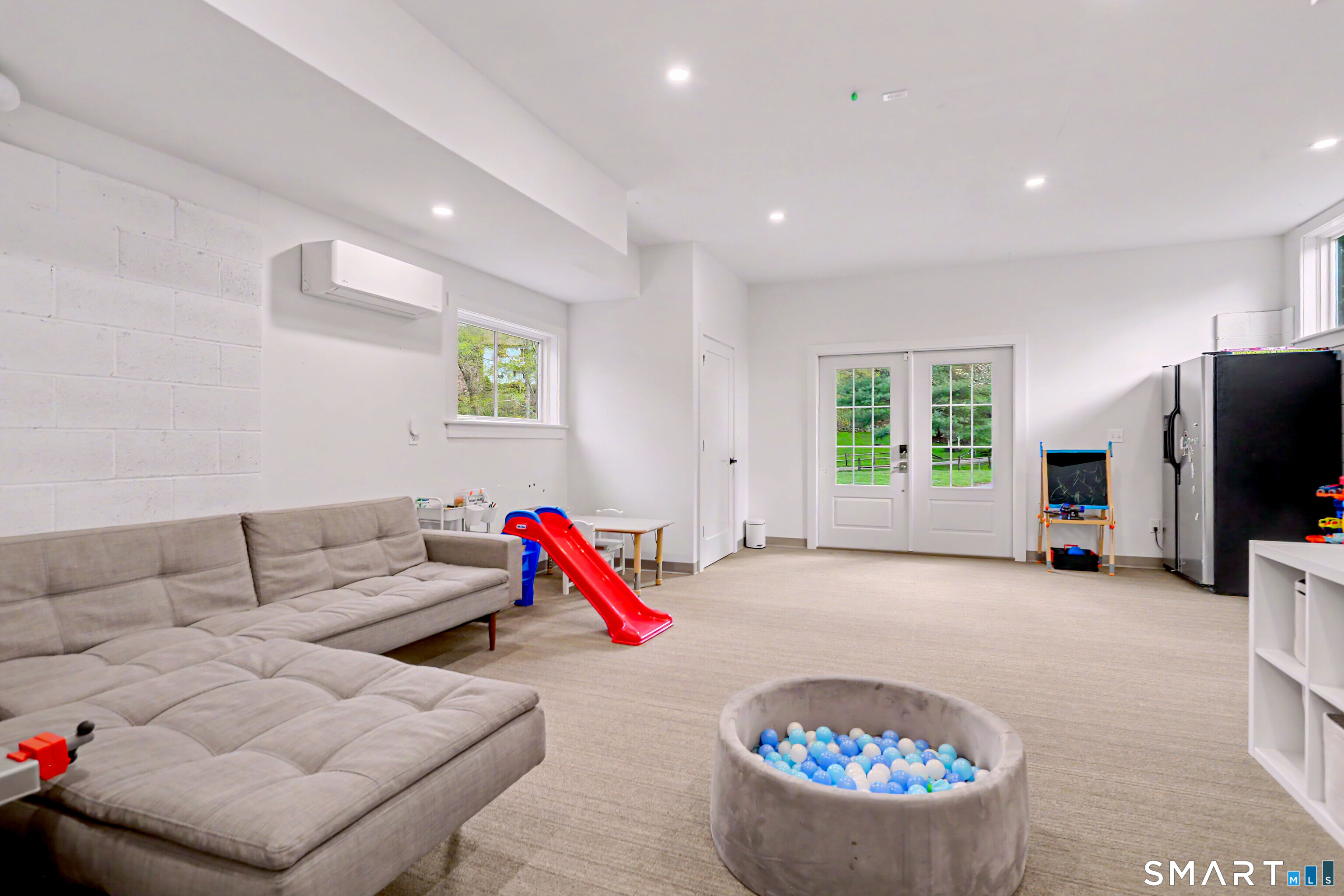 10 Cedar Lane