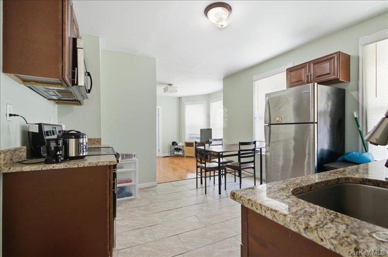 4 Lathrop Avenue