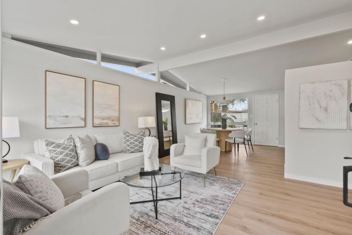 1253 Manzano WAY