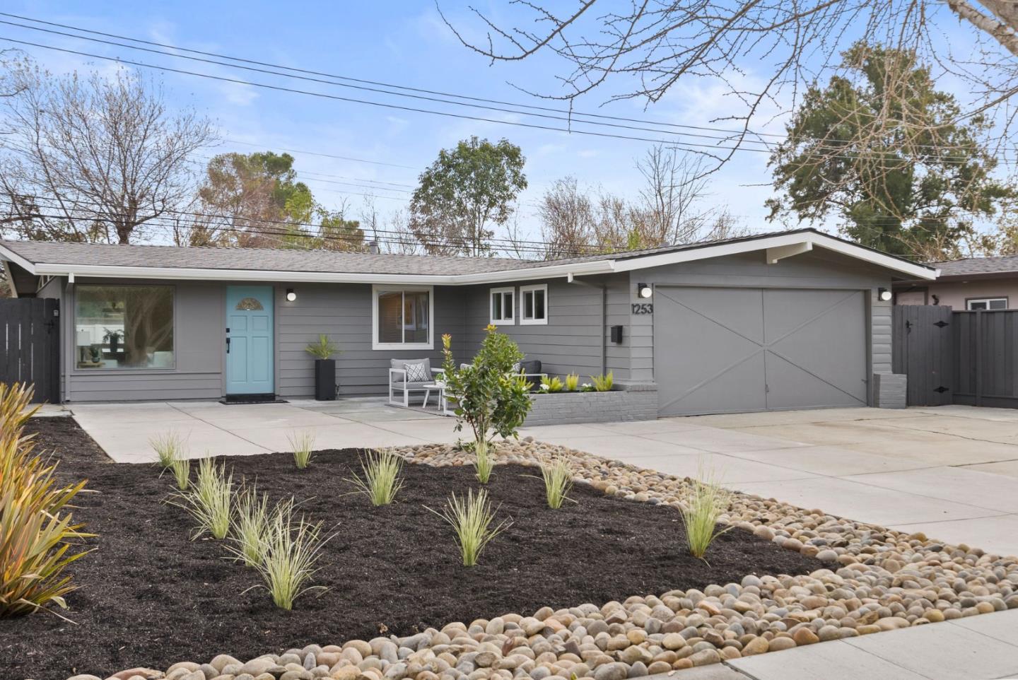 1253 Manzano WAY