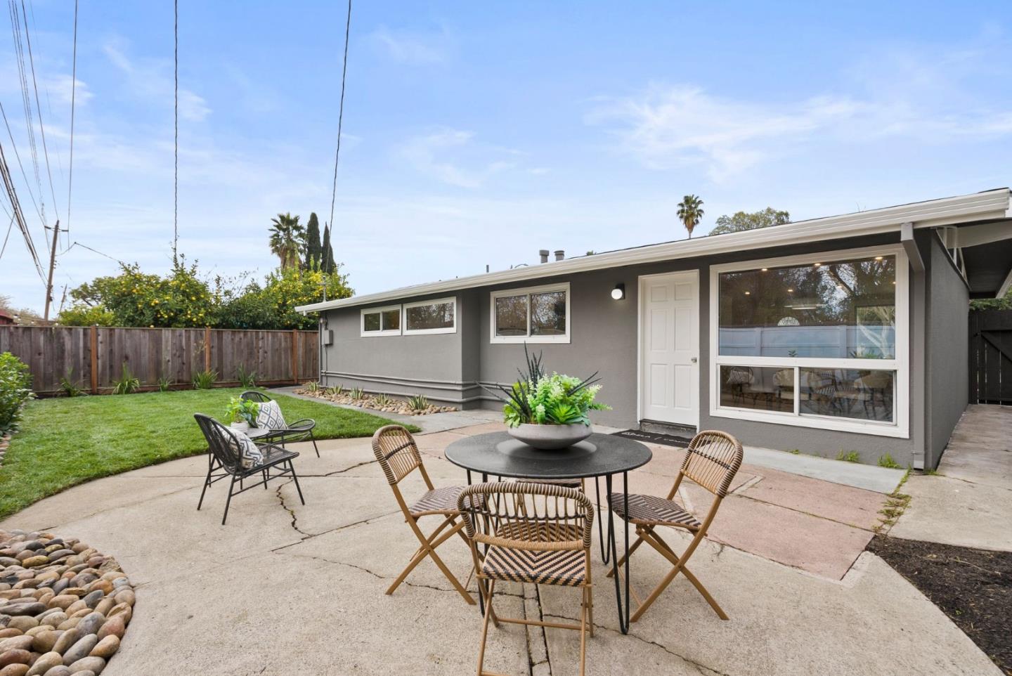 1253 Manzano WAY