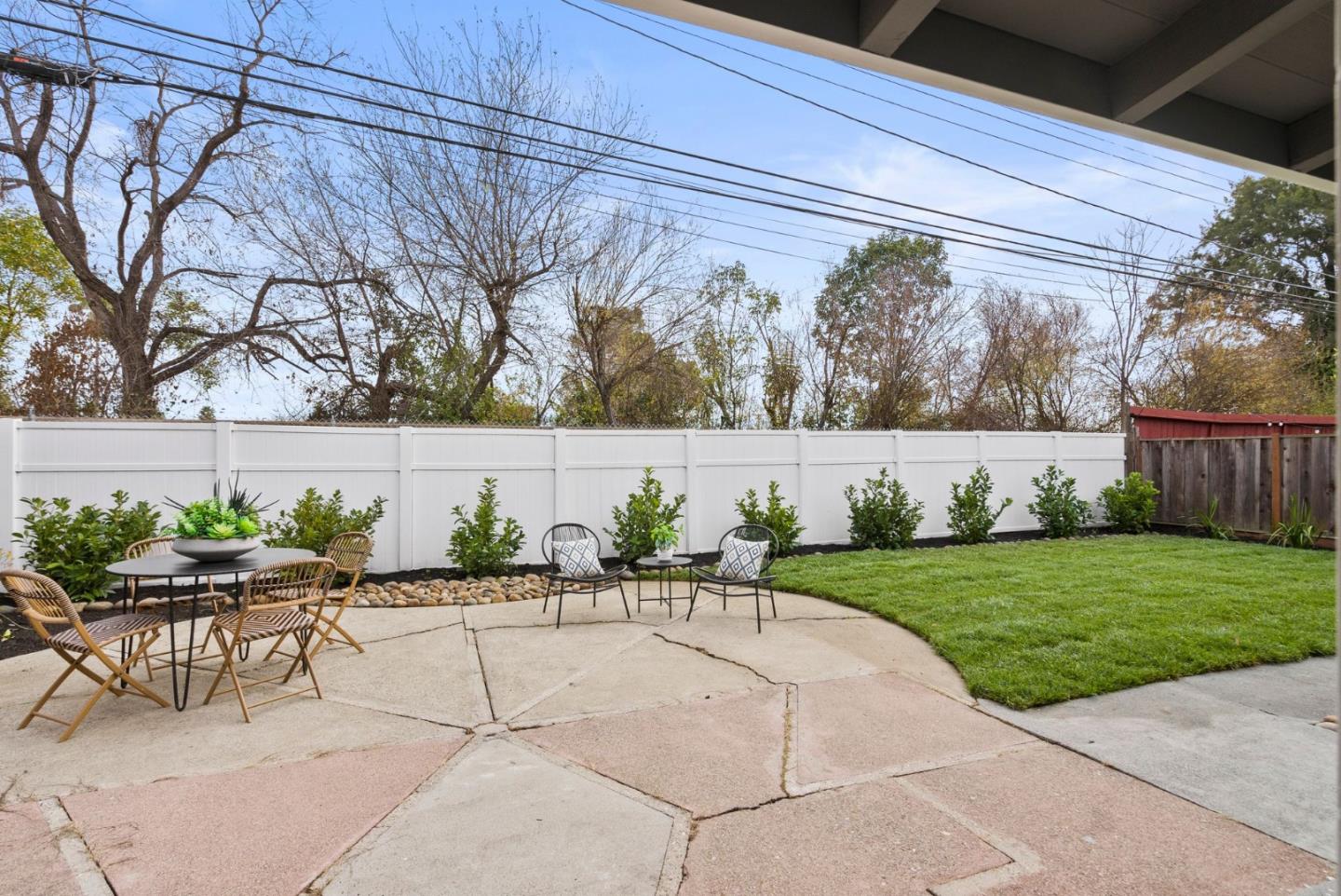 1253 Manzano WAY