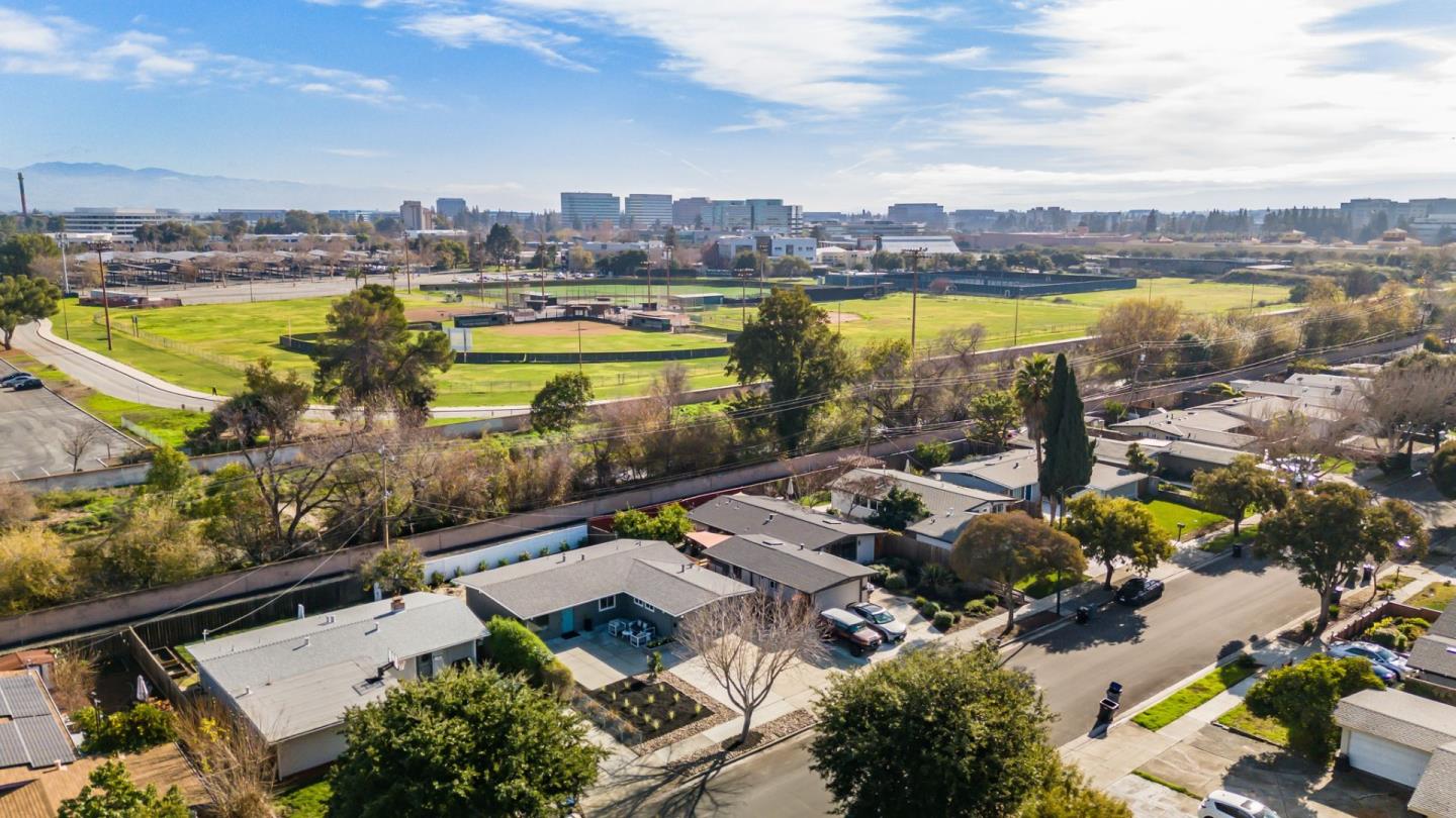 1253 Manzano WAY