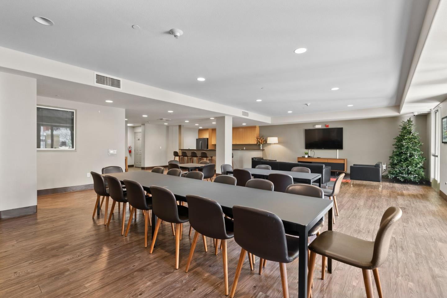 130 E San Fernando ST 323