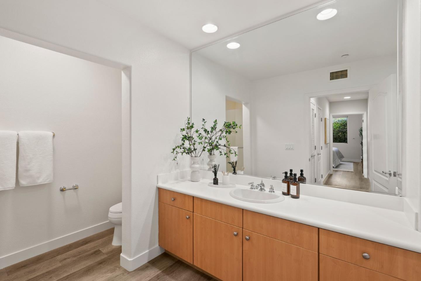 130 E San Fernando ST 323