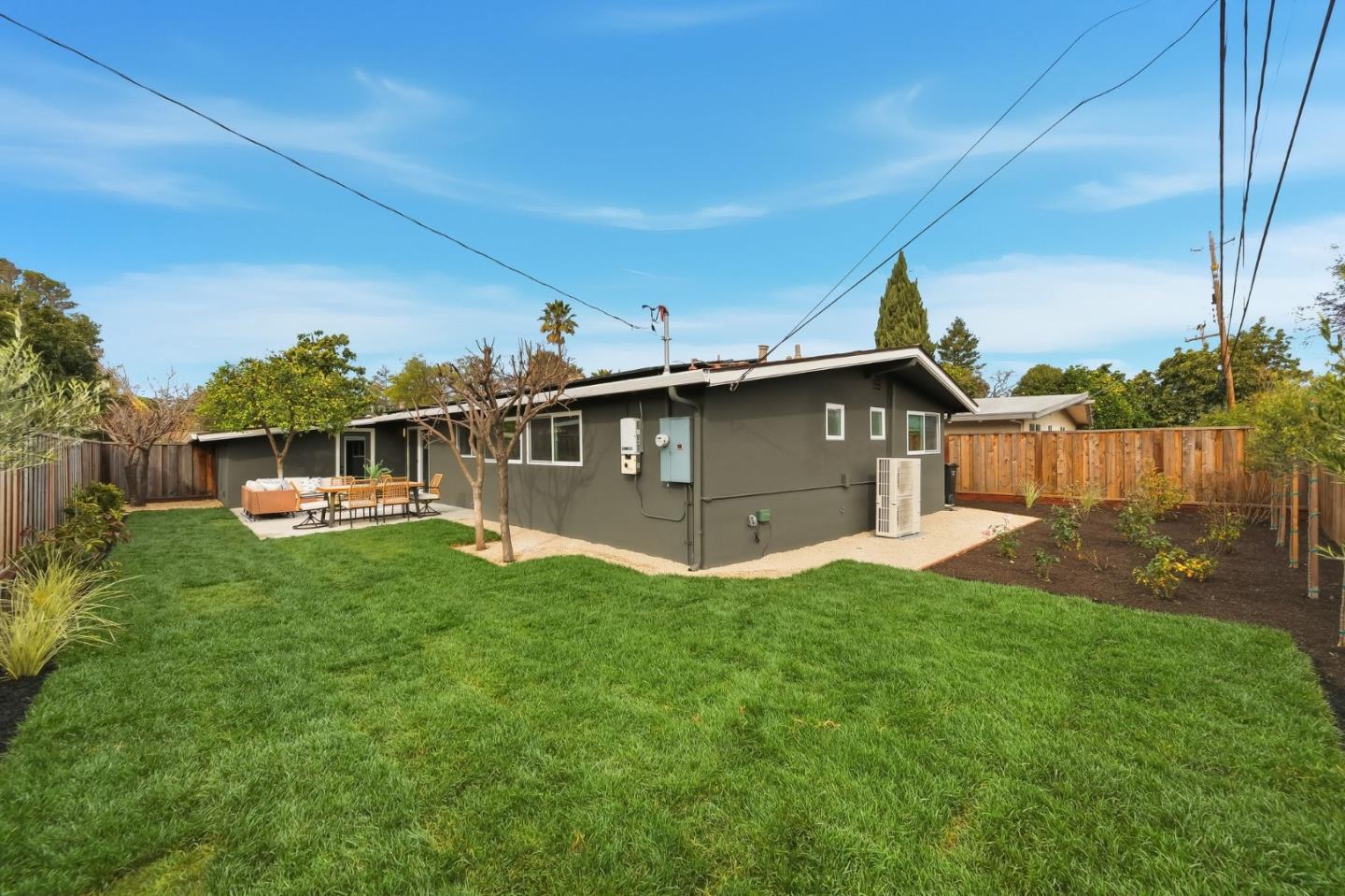 1245 Manzano Way
