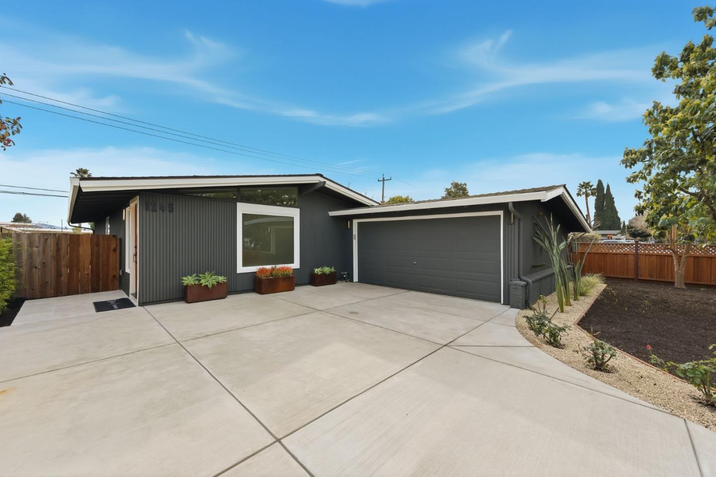 1245 Manzano Way