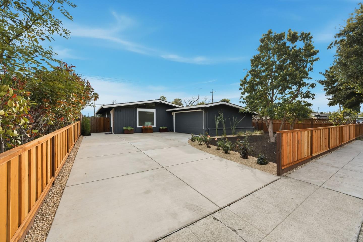 1245 Manzano Way