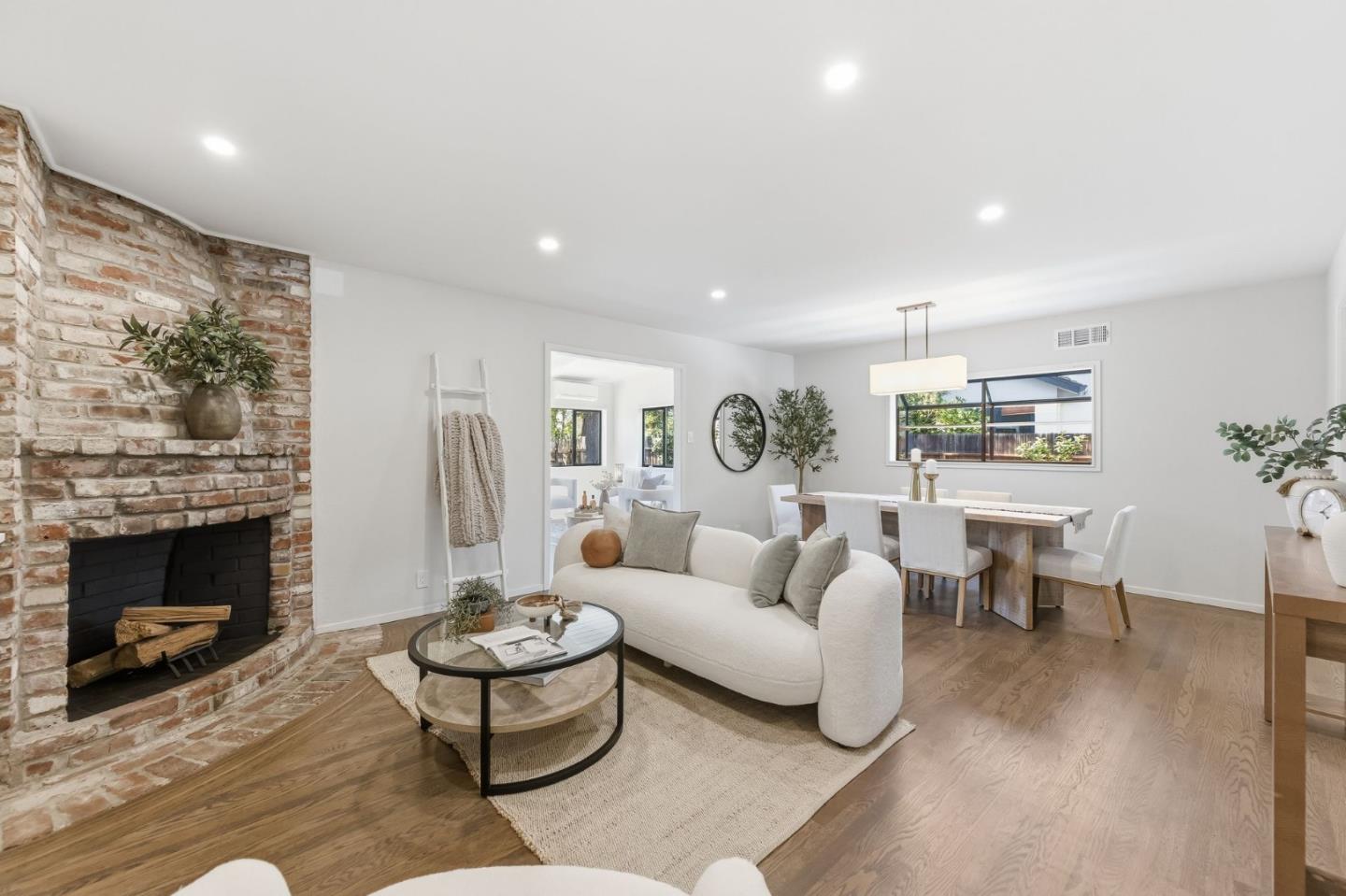 2518 South Court