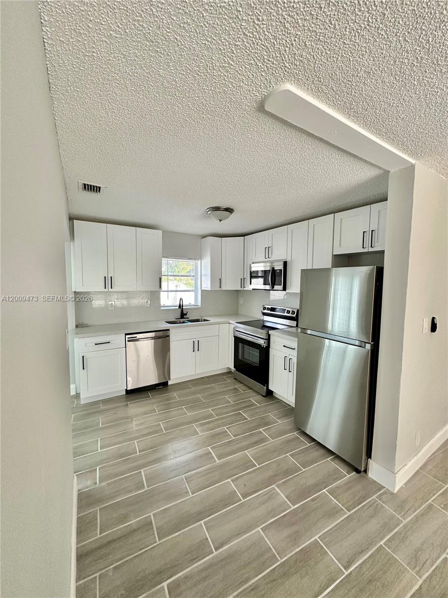 2600 NE 8th Avenue