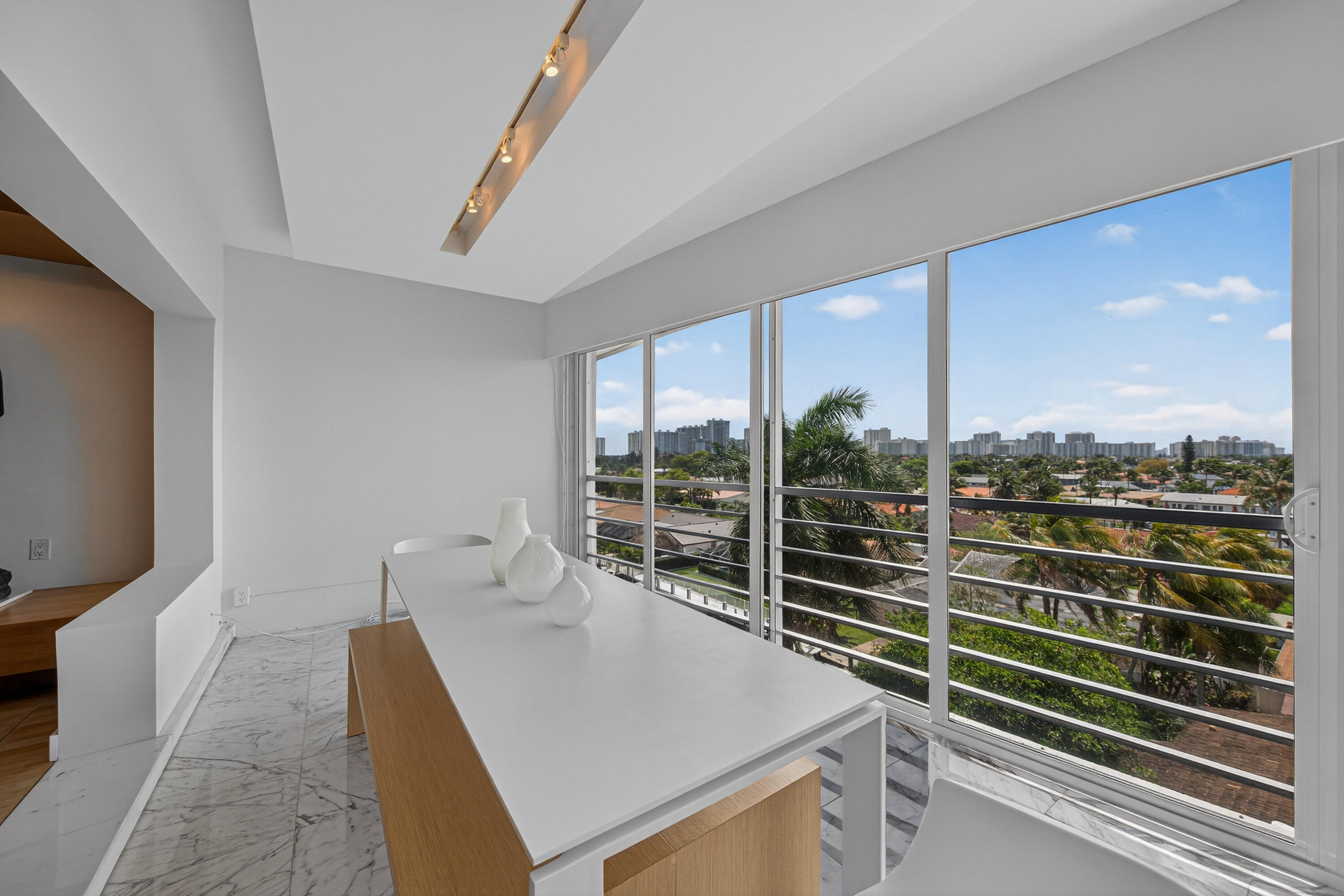 3050 NE 47th Court NE 607