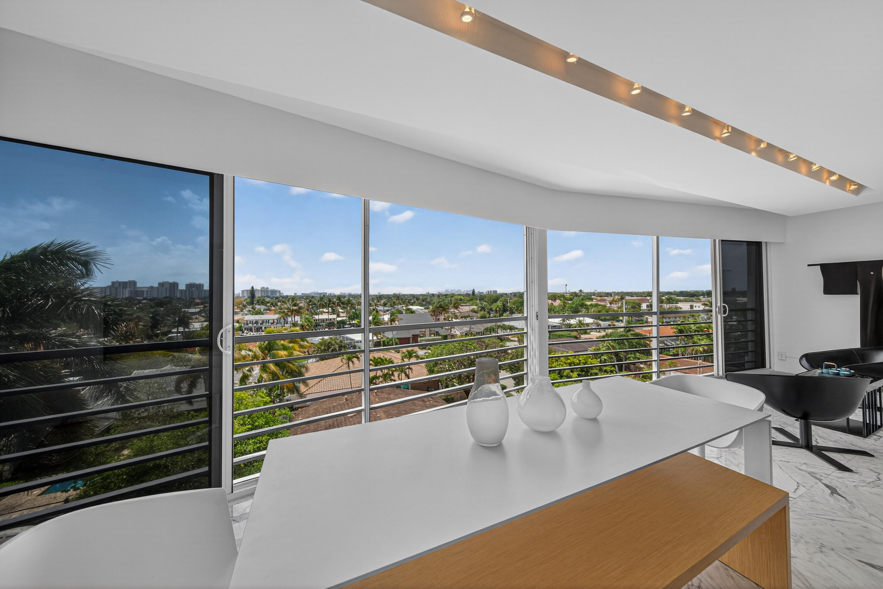 3050 NE 47th Court NE 607