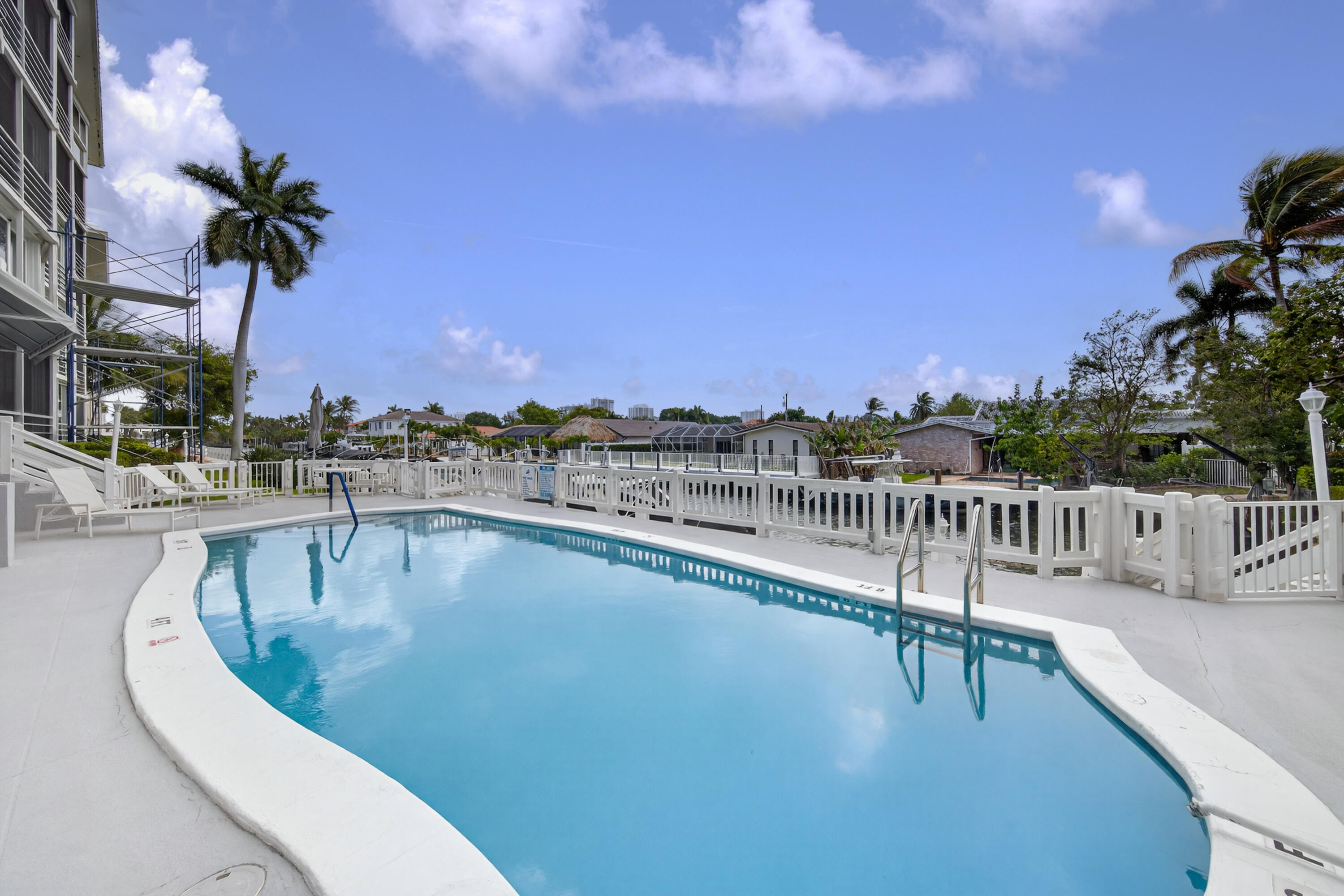 3050 NE 47th Court NE 607