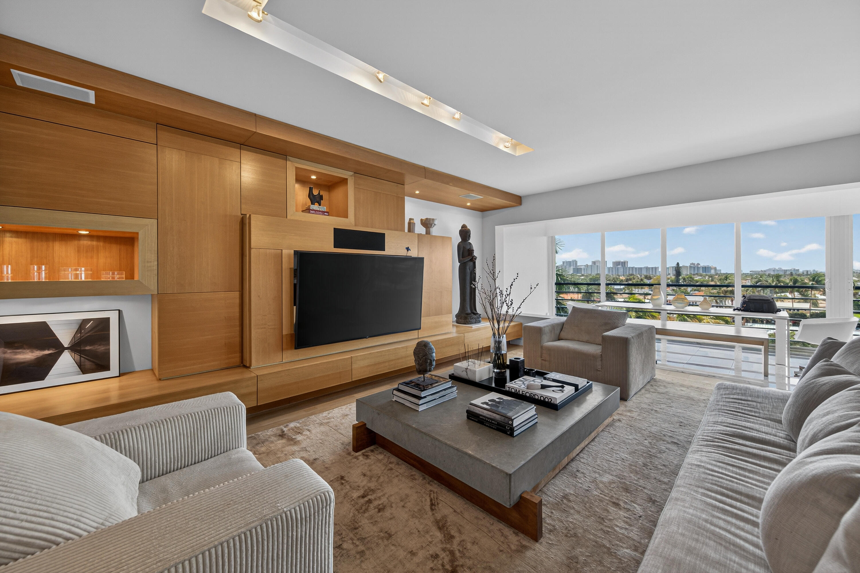 3050 NE 47th Court NE 607