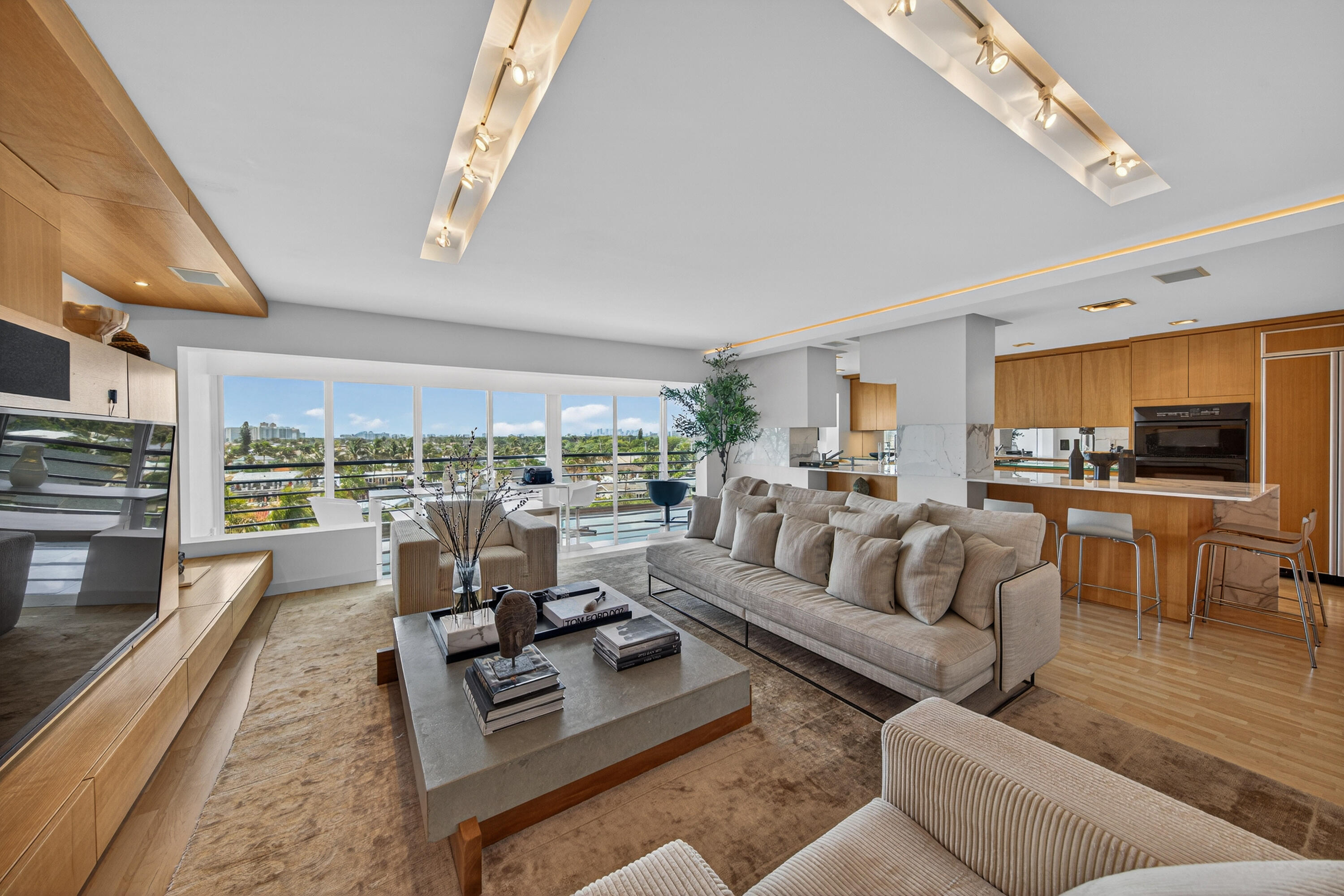 3050 NE 47th Court NE 607