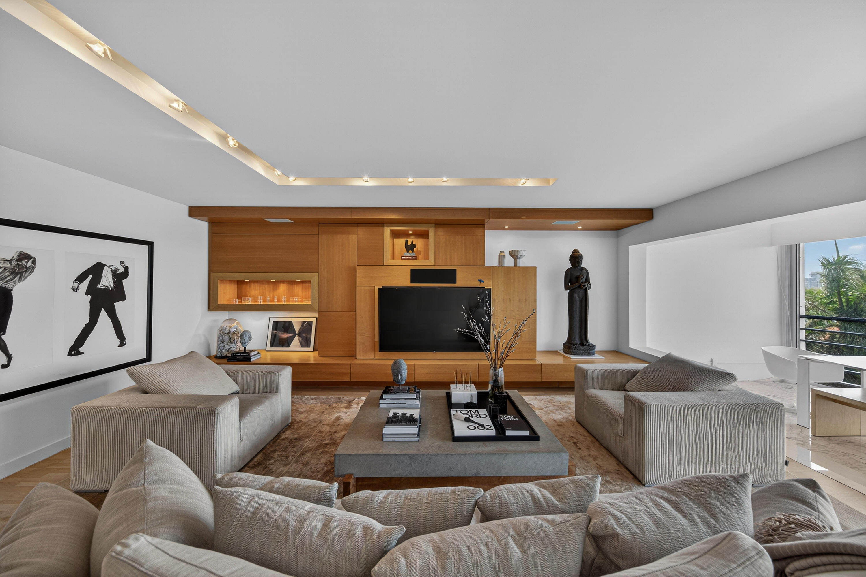 3050 NE 47th Court NE 607