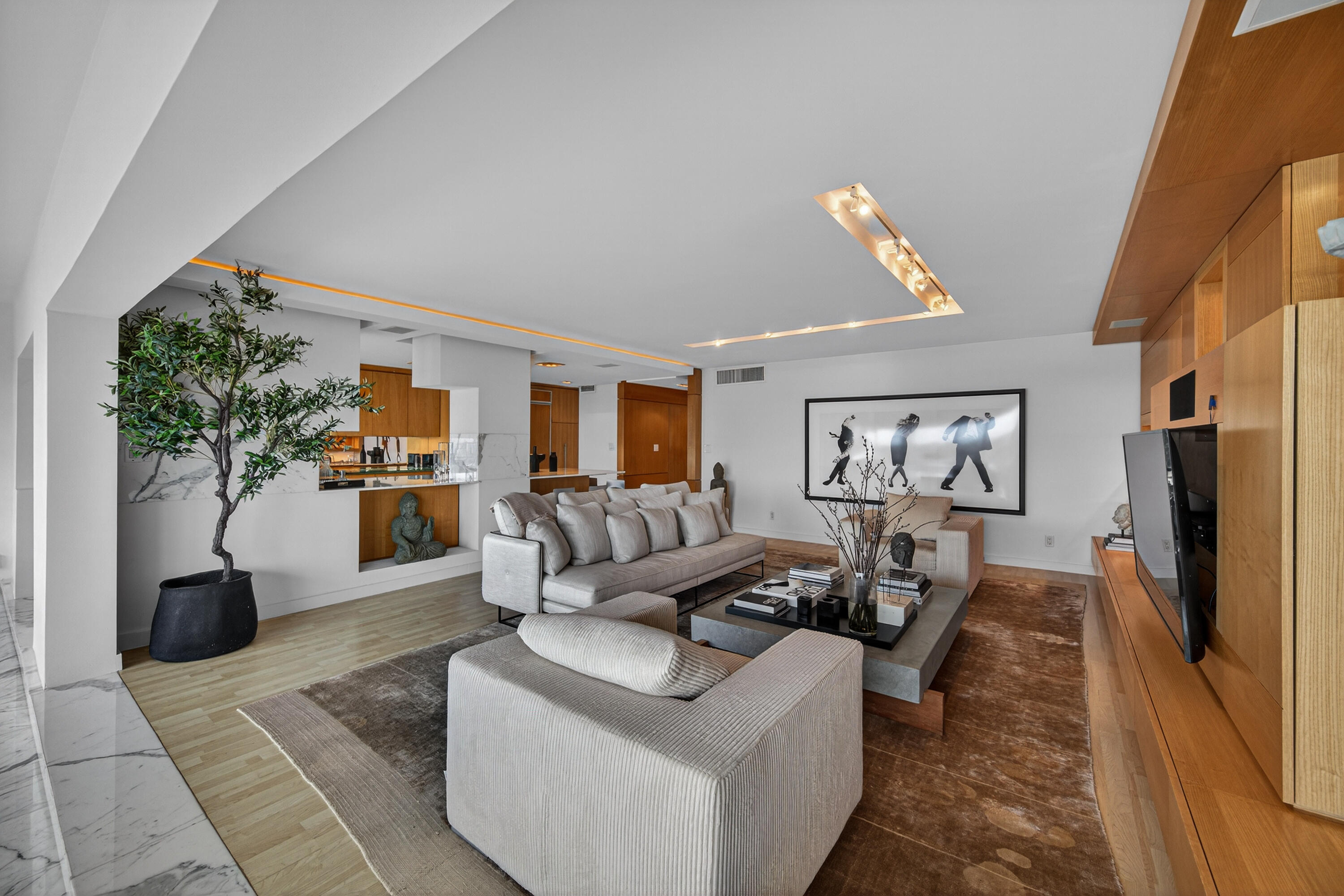 3050 NE 47th Court NE 607