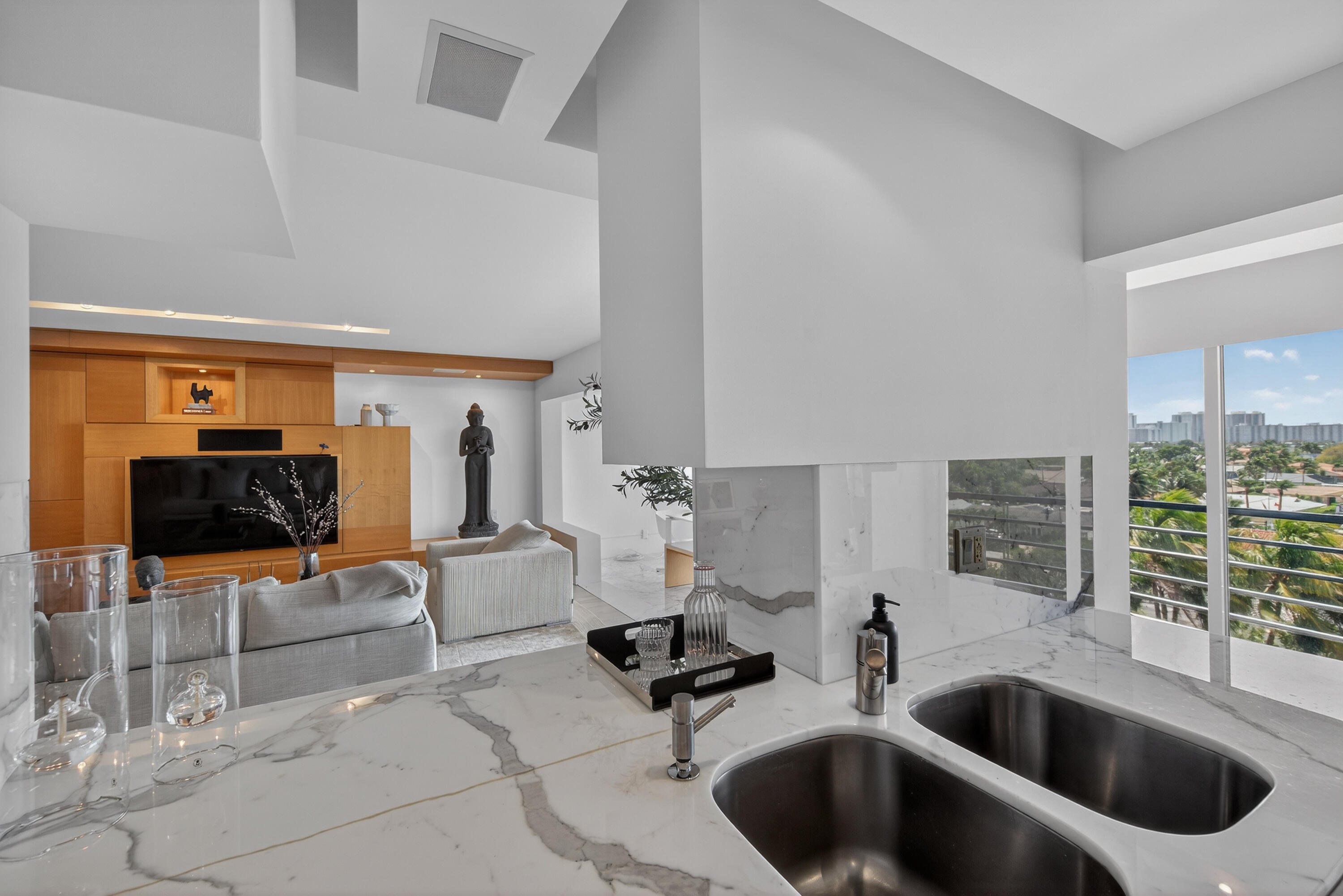 3050 NE 47th Court NE 607