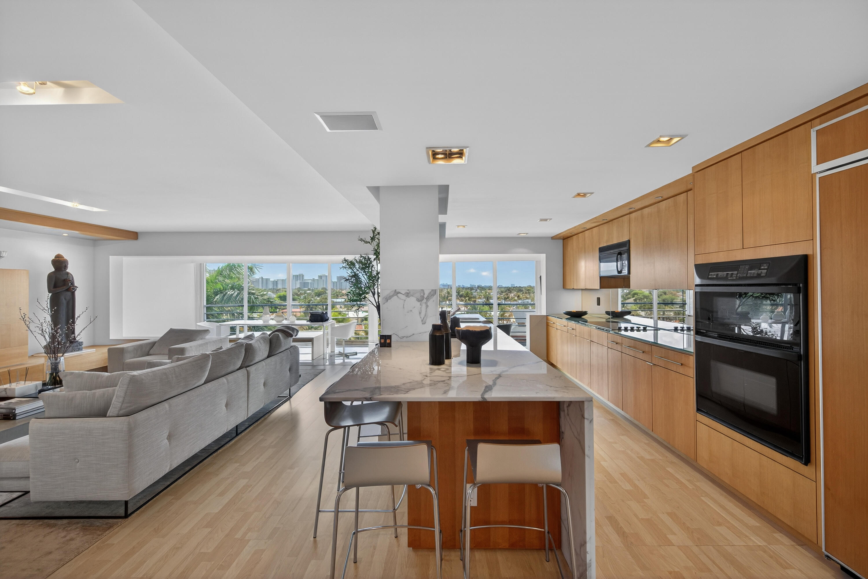 3050 NE 47th Court NE 607