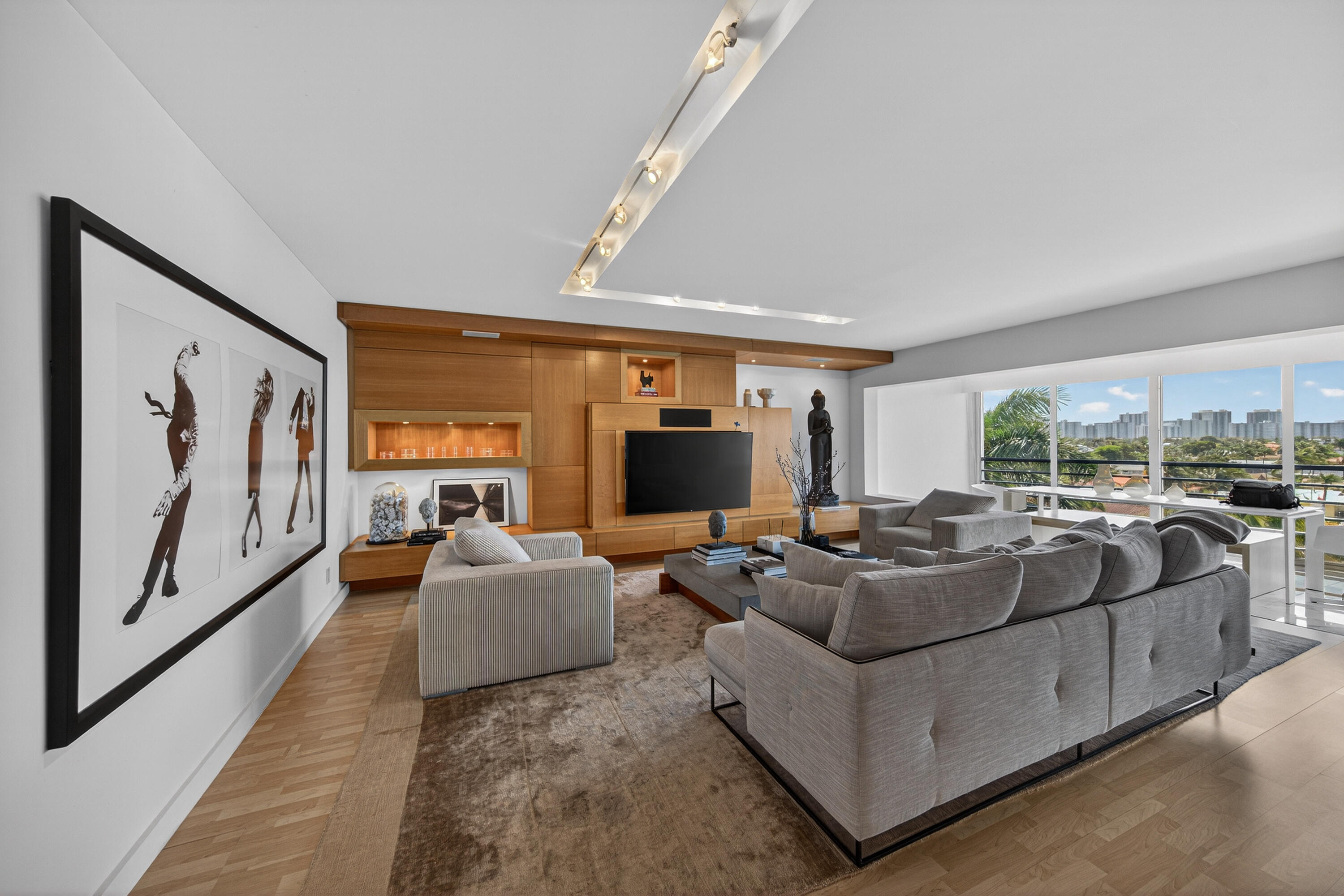 3050 NE 47th Court NE 607