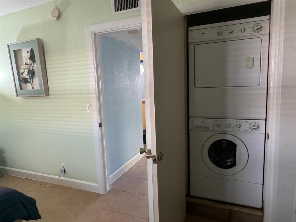 2607 NE 8th Avenue 3