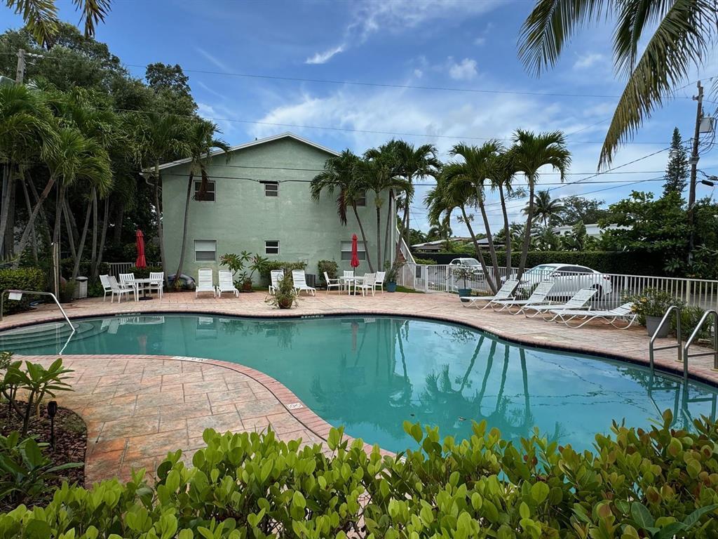 2607 NE 8th Avenue 3