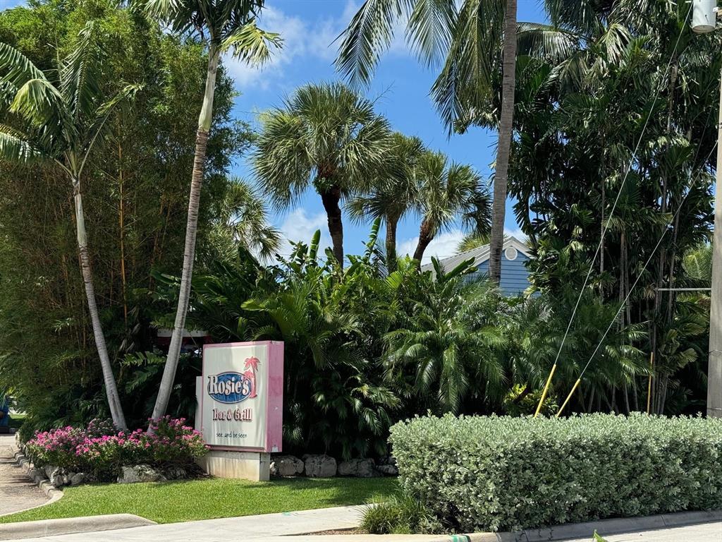 2607 NE 8th Avenue 3