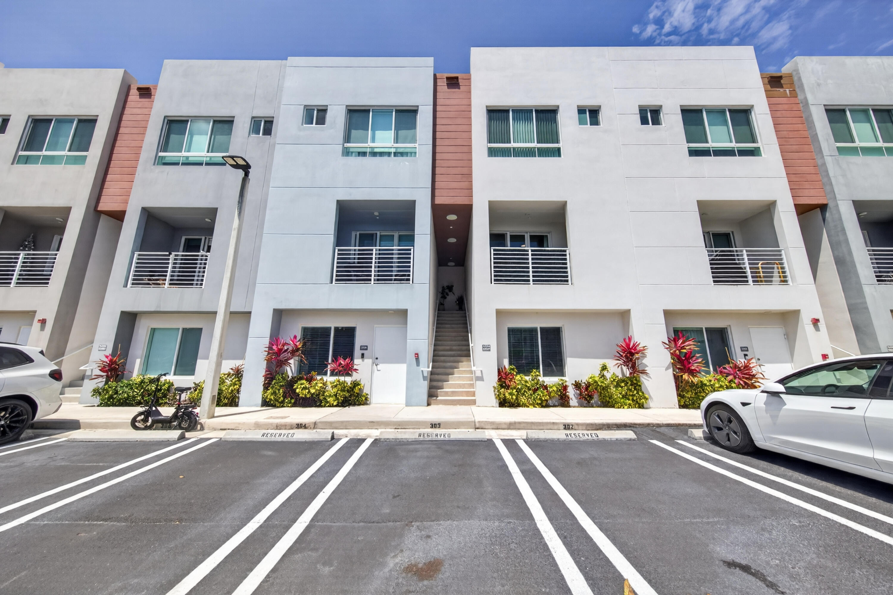 2535 NE 193rd Street 3203