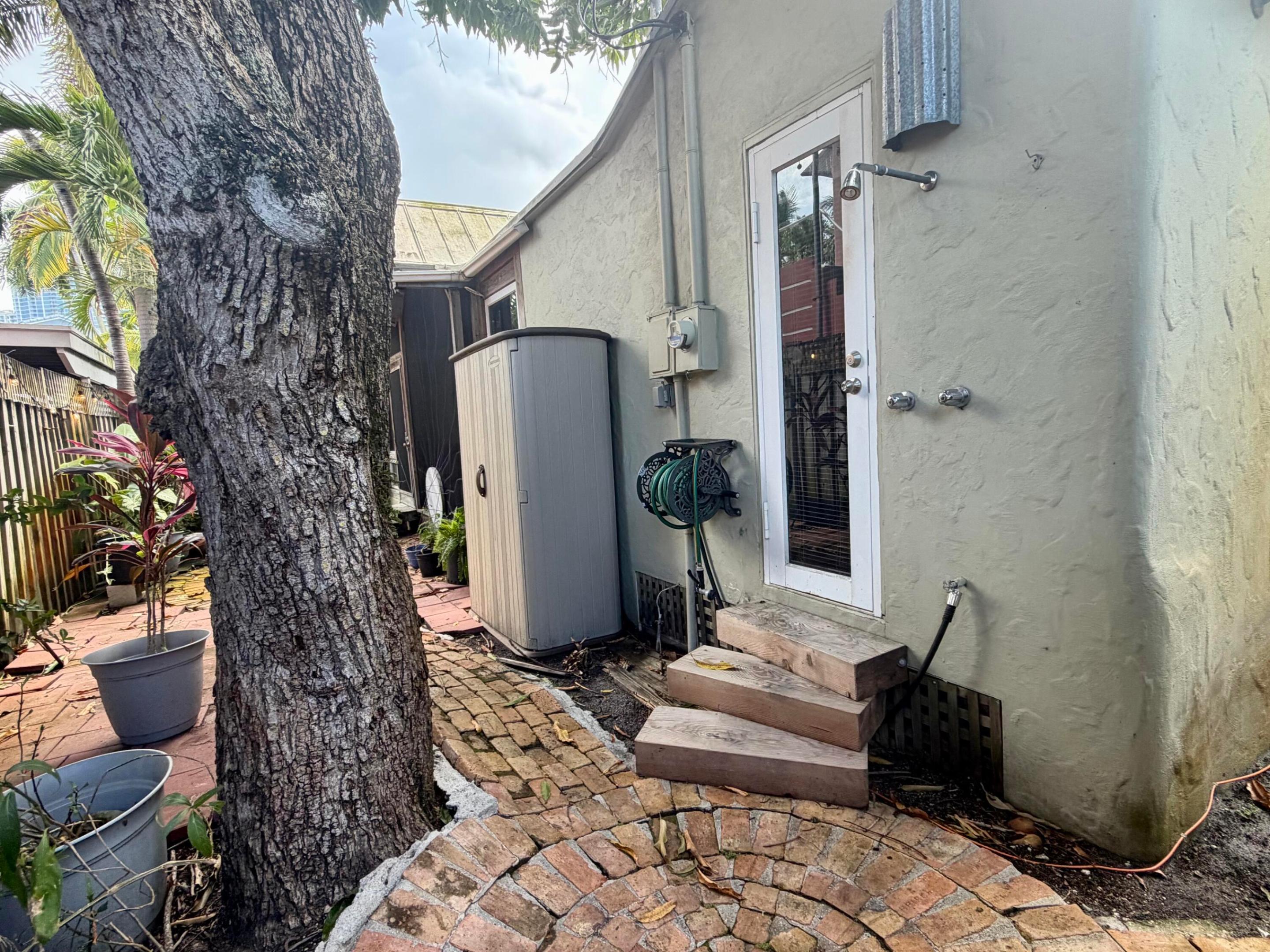 1101 SE 2nd Street